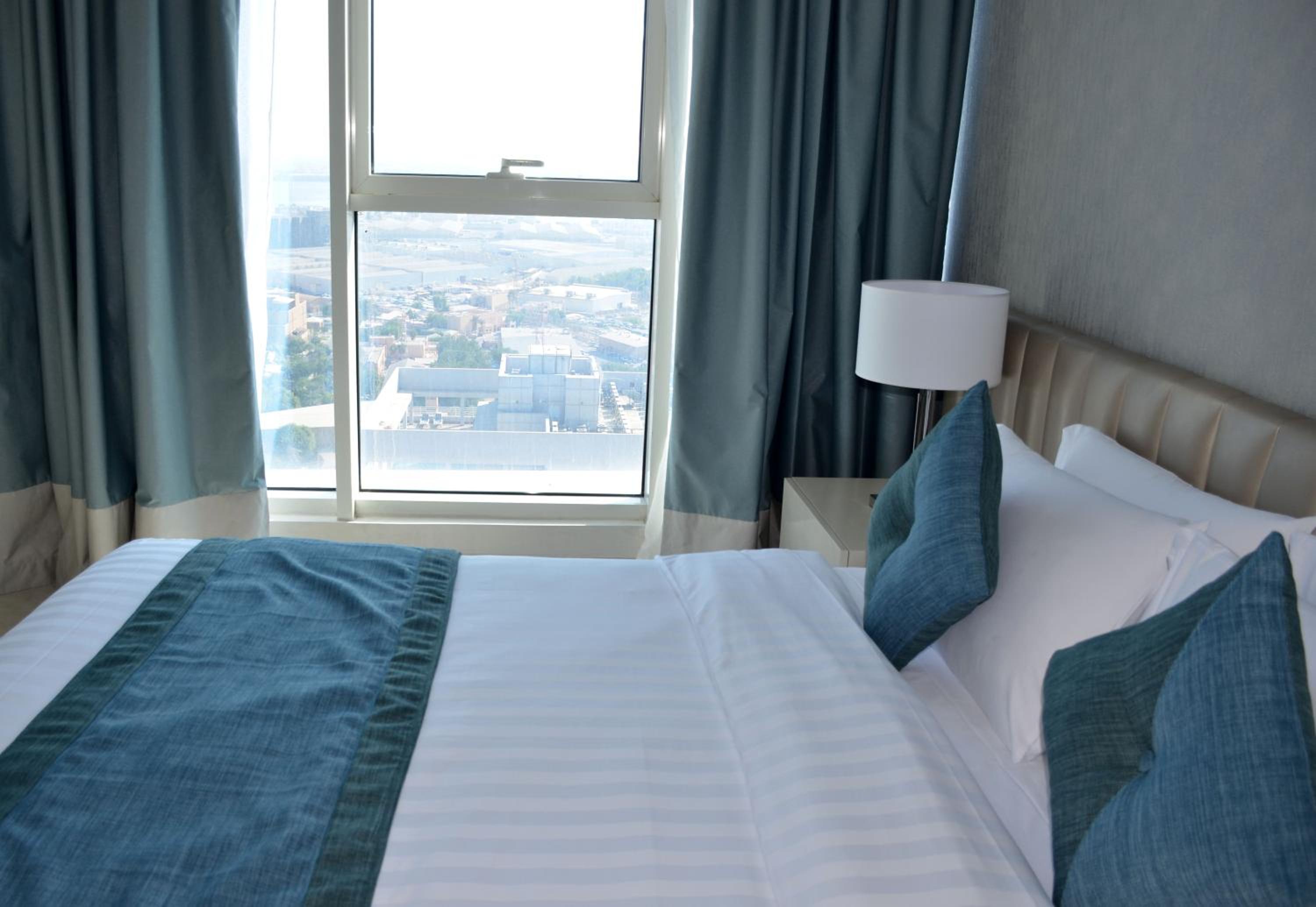 Luxury Three Bedroom Suite - Photo 8