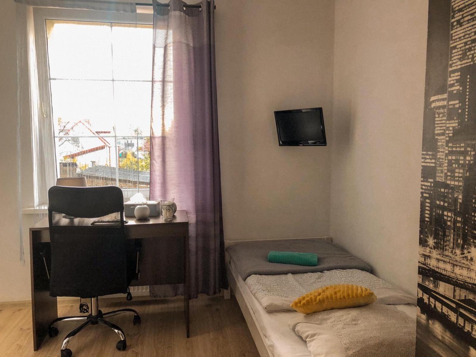 Single Room with Private Bathroom photo 1