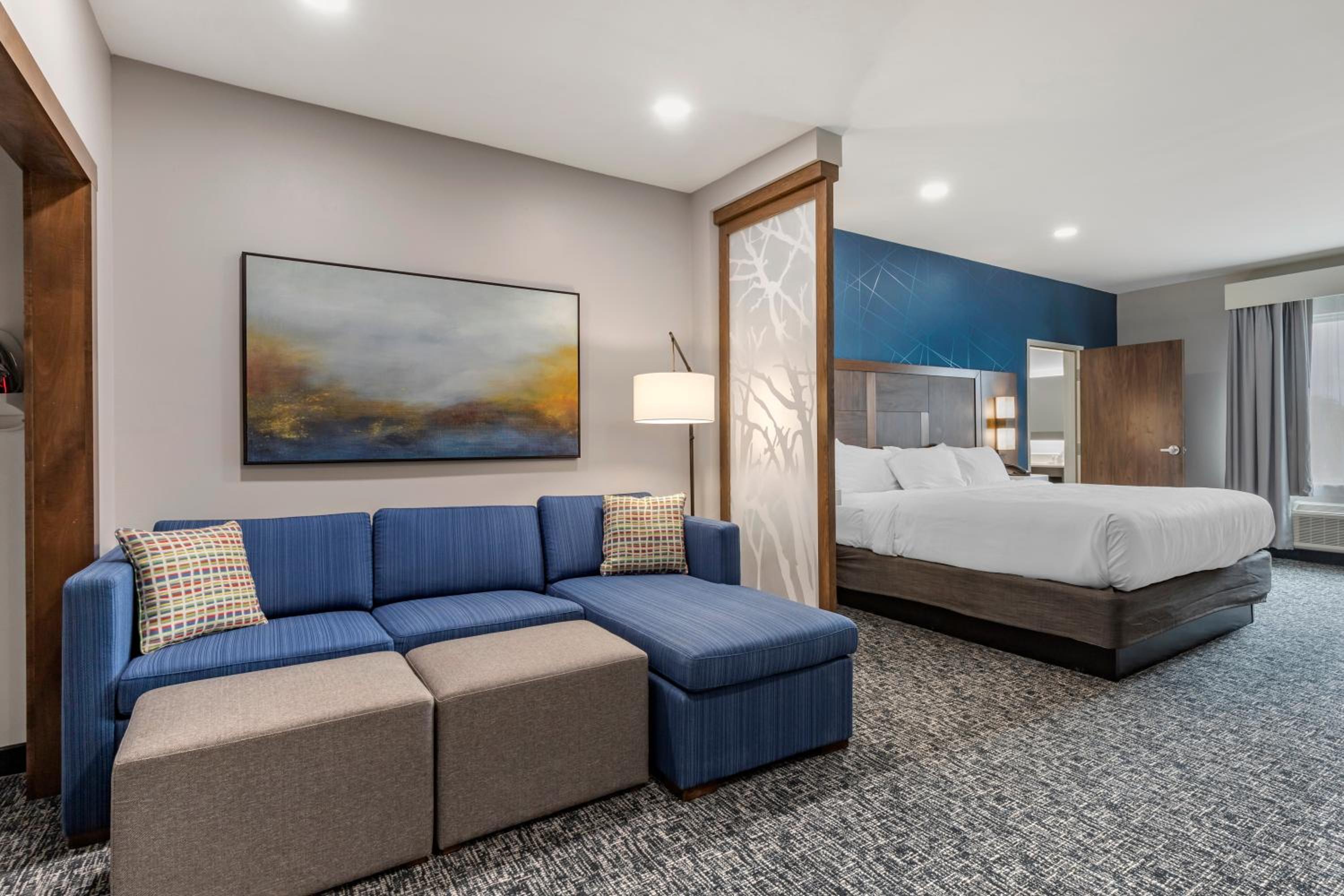 Executive King Suite - Non-Smoking - Photo 2