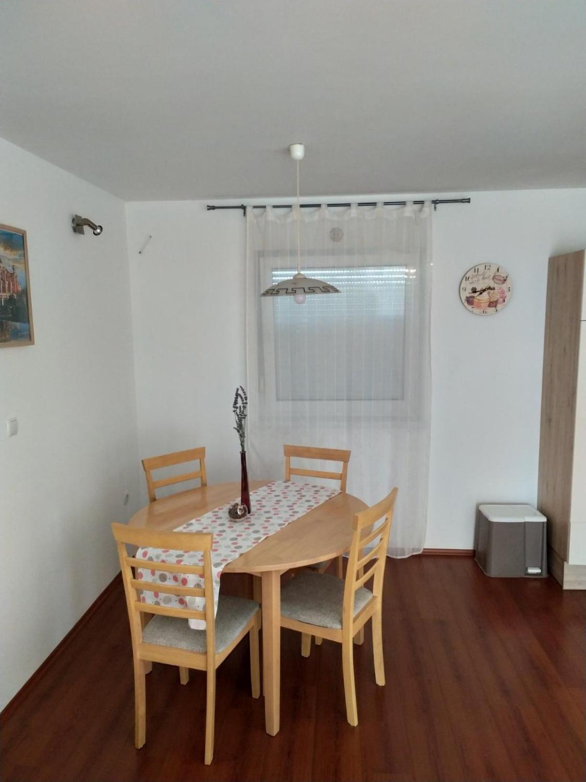 Apartment with Balcony photo 3