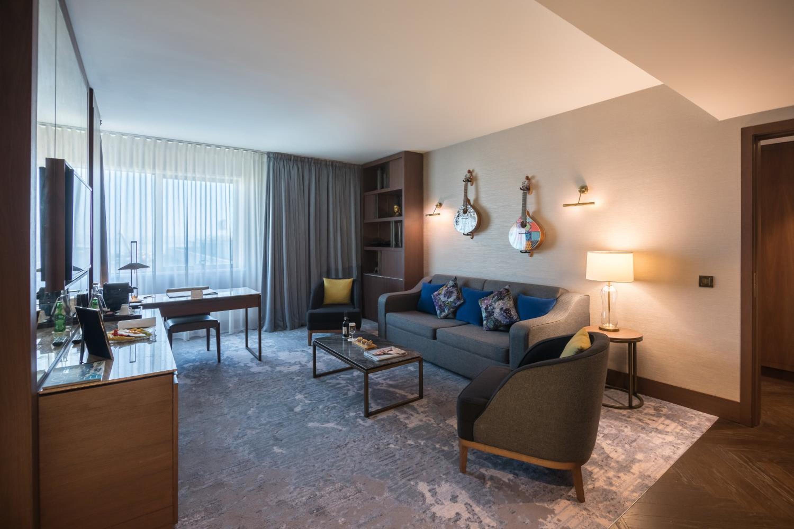 One-Bedroom Suite thumbnail 5