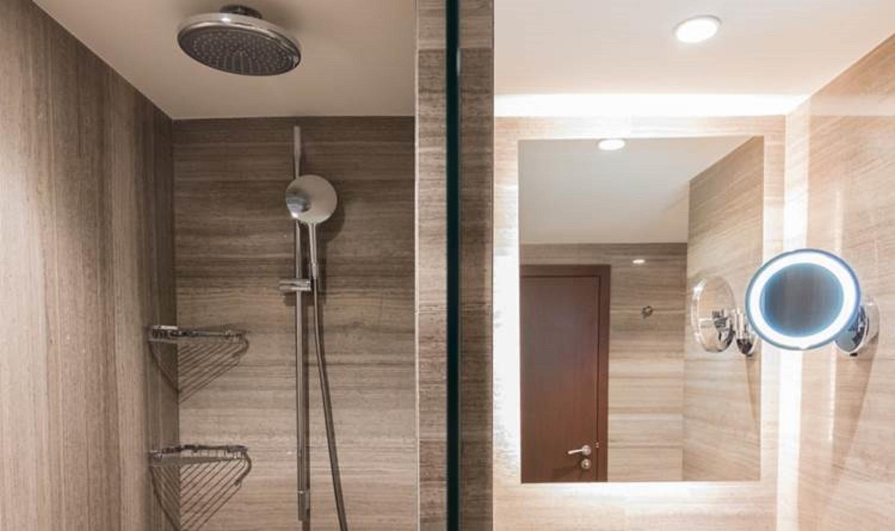 One-Bedroom Suite with Terrace thumbnail 6