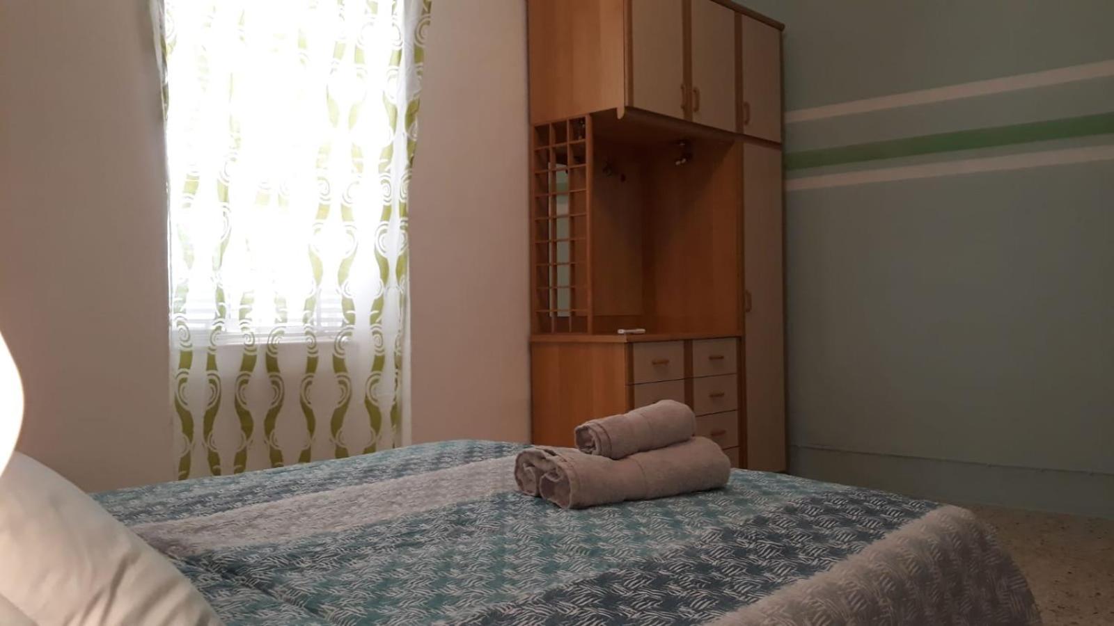 Double Room with Shared Bathroom photo 2