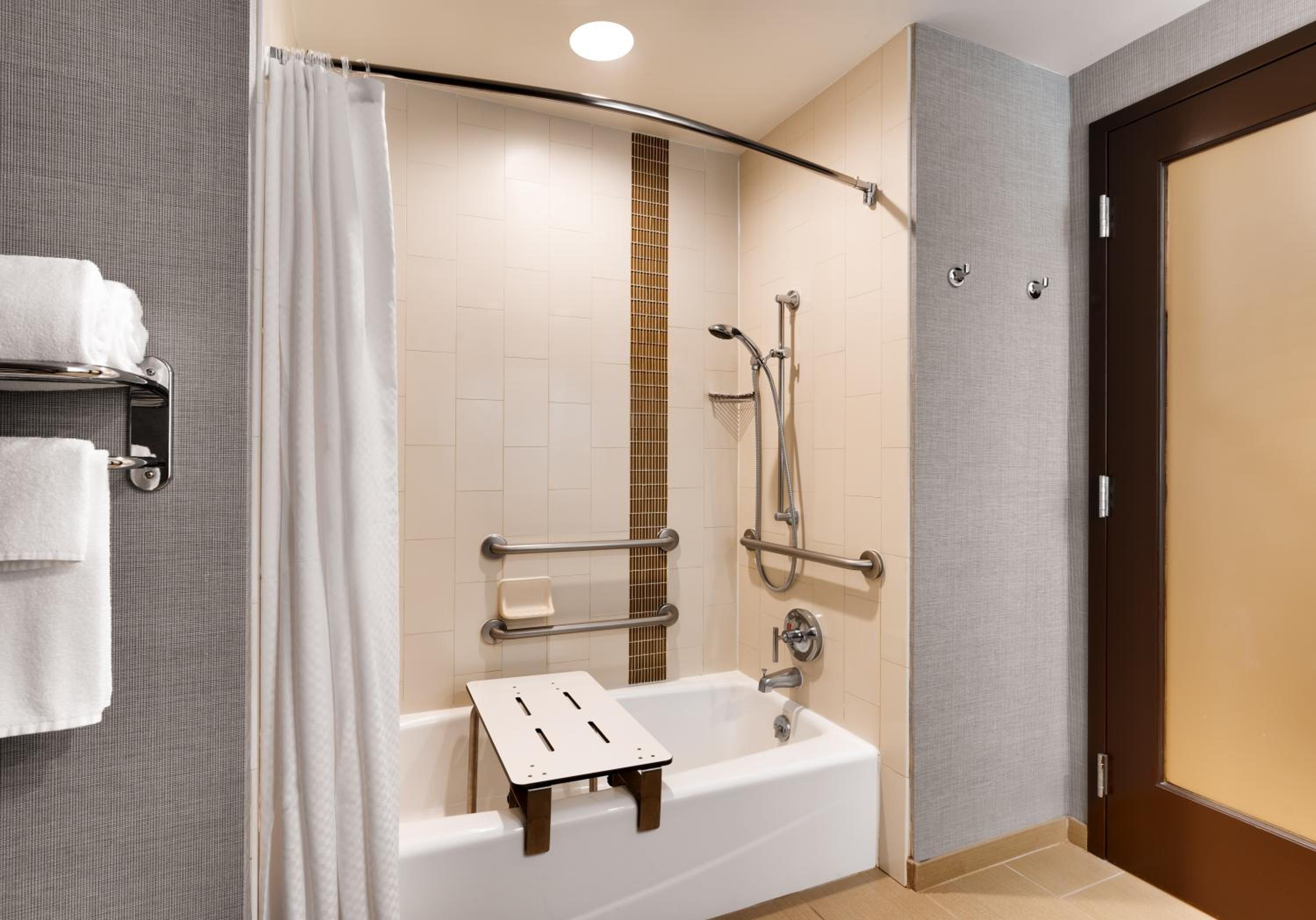 Queen Room with Two Queen Beds and Accessible Tub - Disability Access photo 2