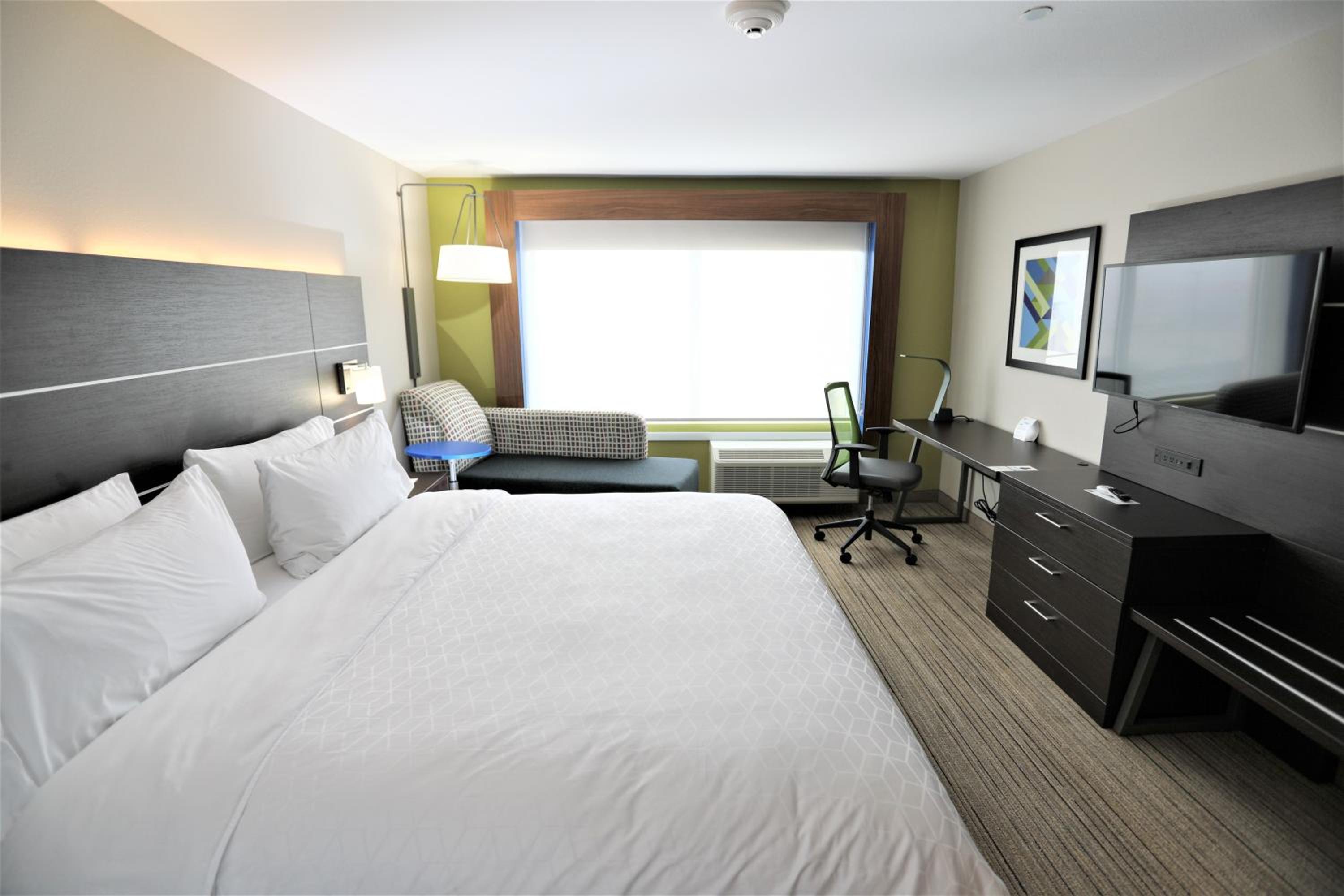Standard King Room - Photo 4