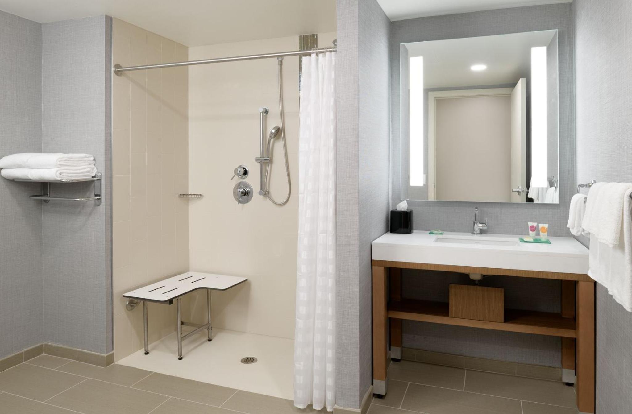 King Room with Sofa Bed and Accessible Tub - Disability Access photo 2