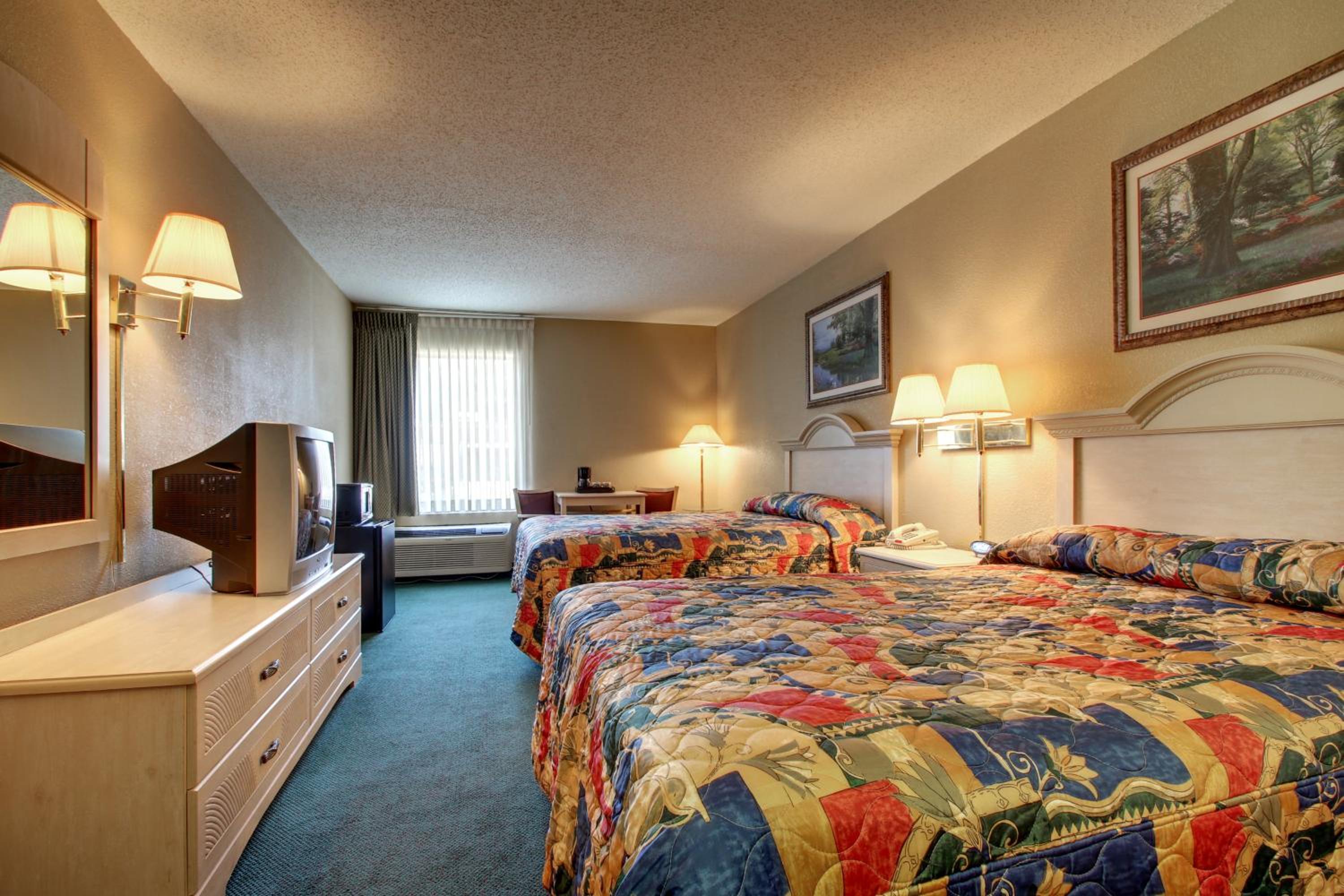 Double Room with Two Double Beds - Smoking photo 3