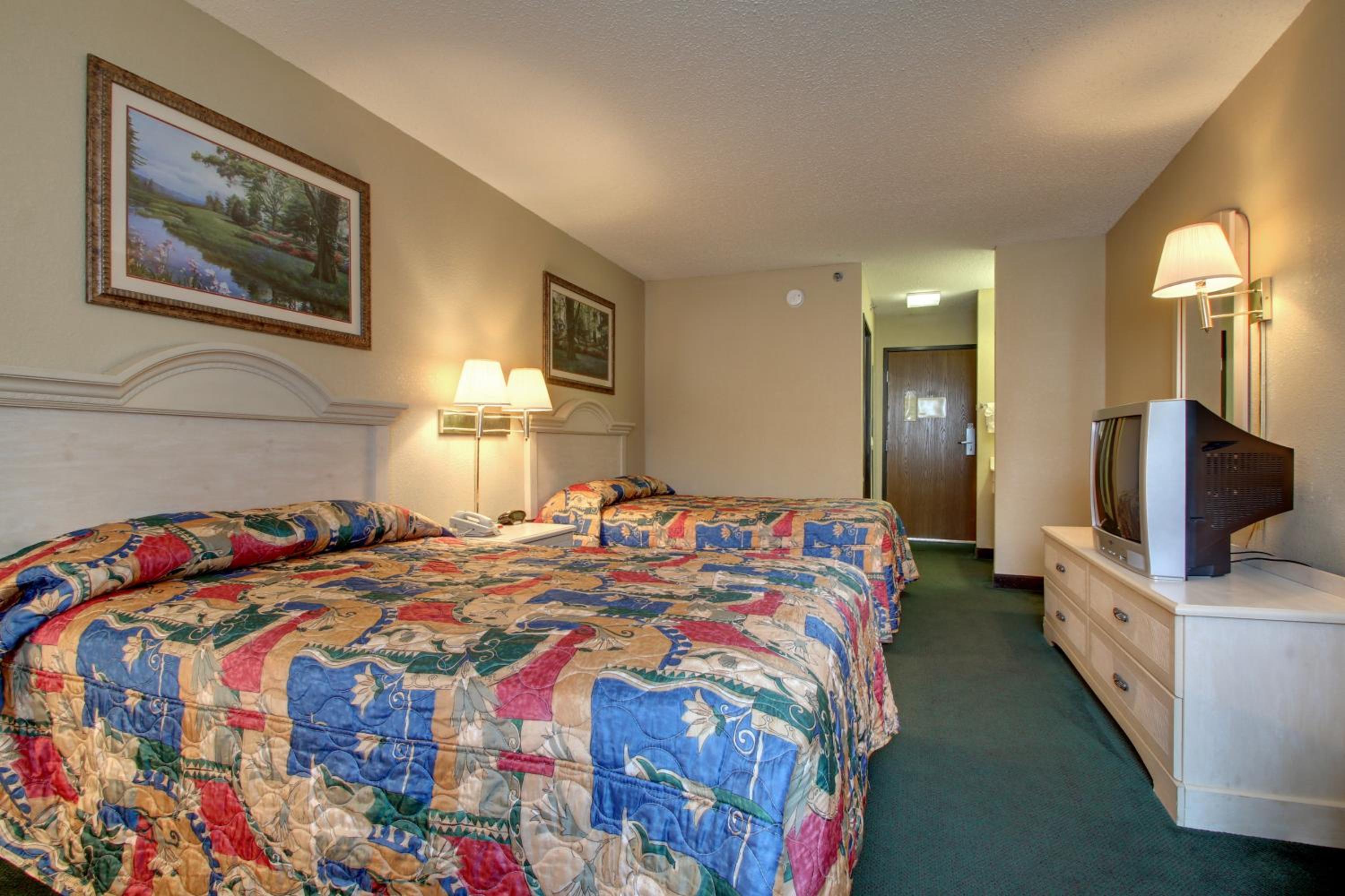 Double Room with Two Double Beds - Smoking photo 1