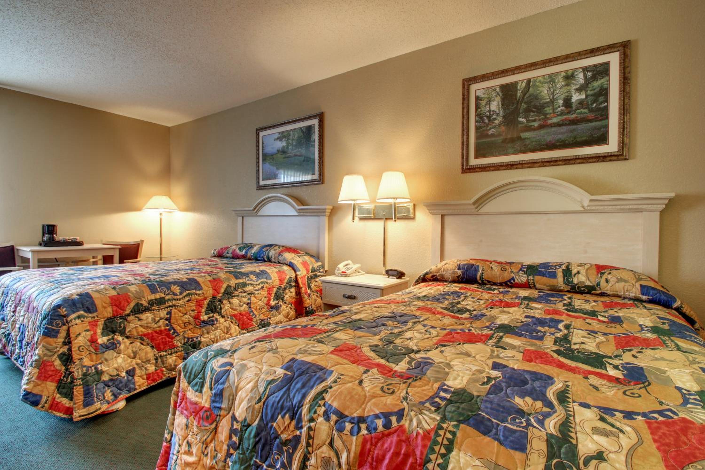 Double Room with Two Double Beds - Smoking photo 2