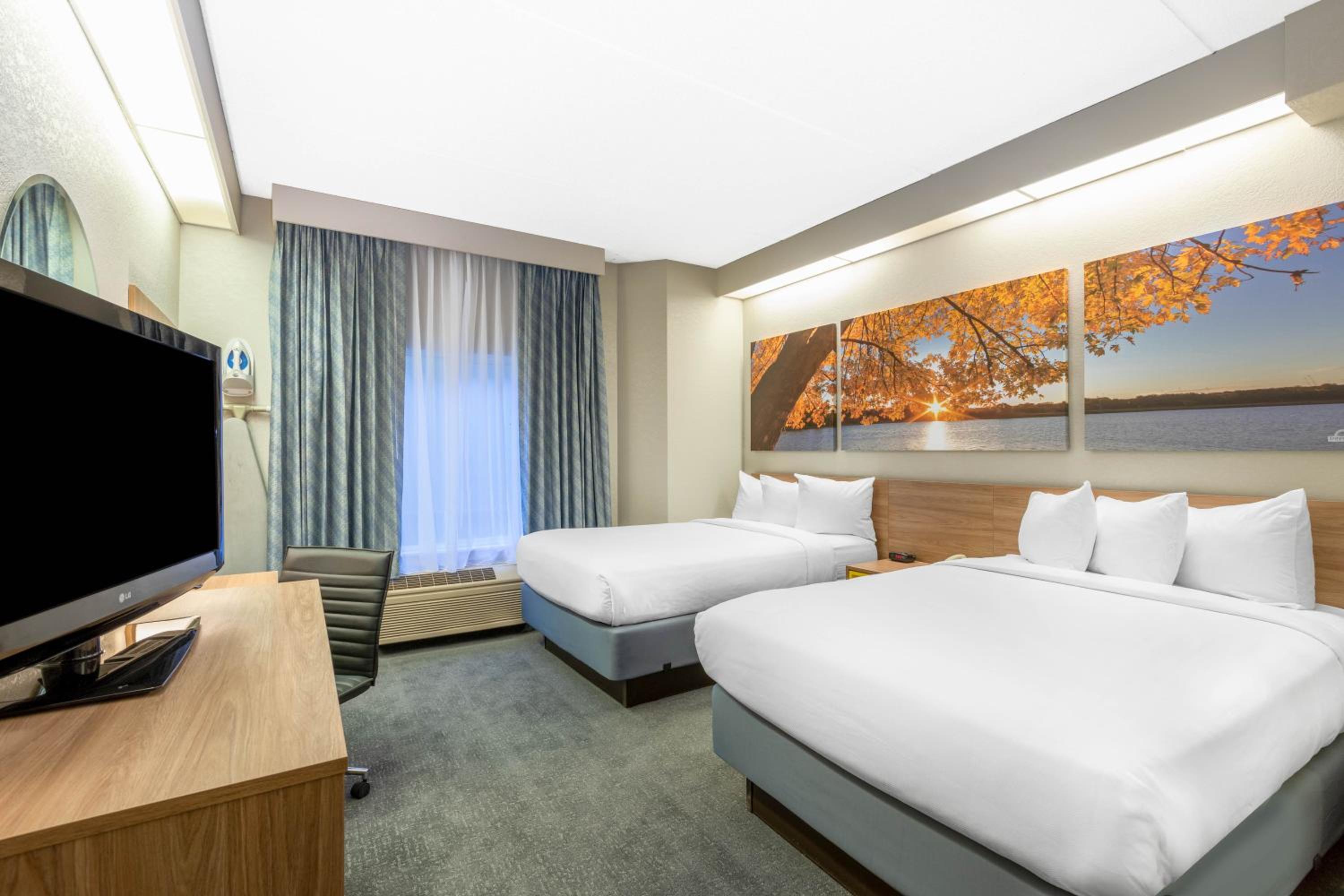 2 Double Beds, Suite, Non-Smoking photo 3