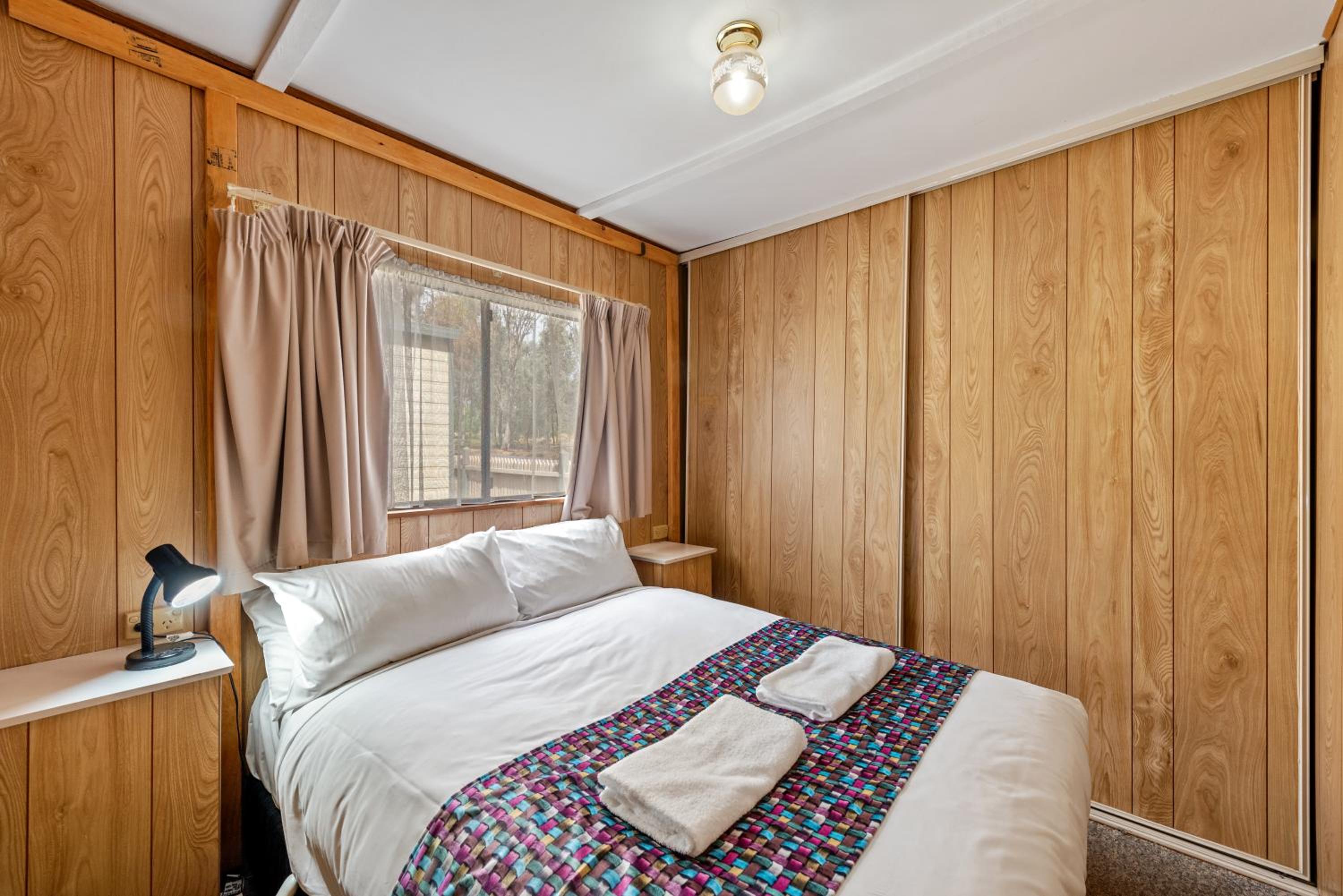 Standard 2 Bedroom Cabin - Sleeps 6 - Photo 4