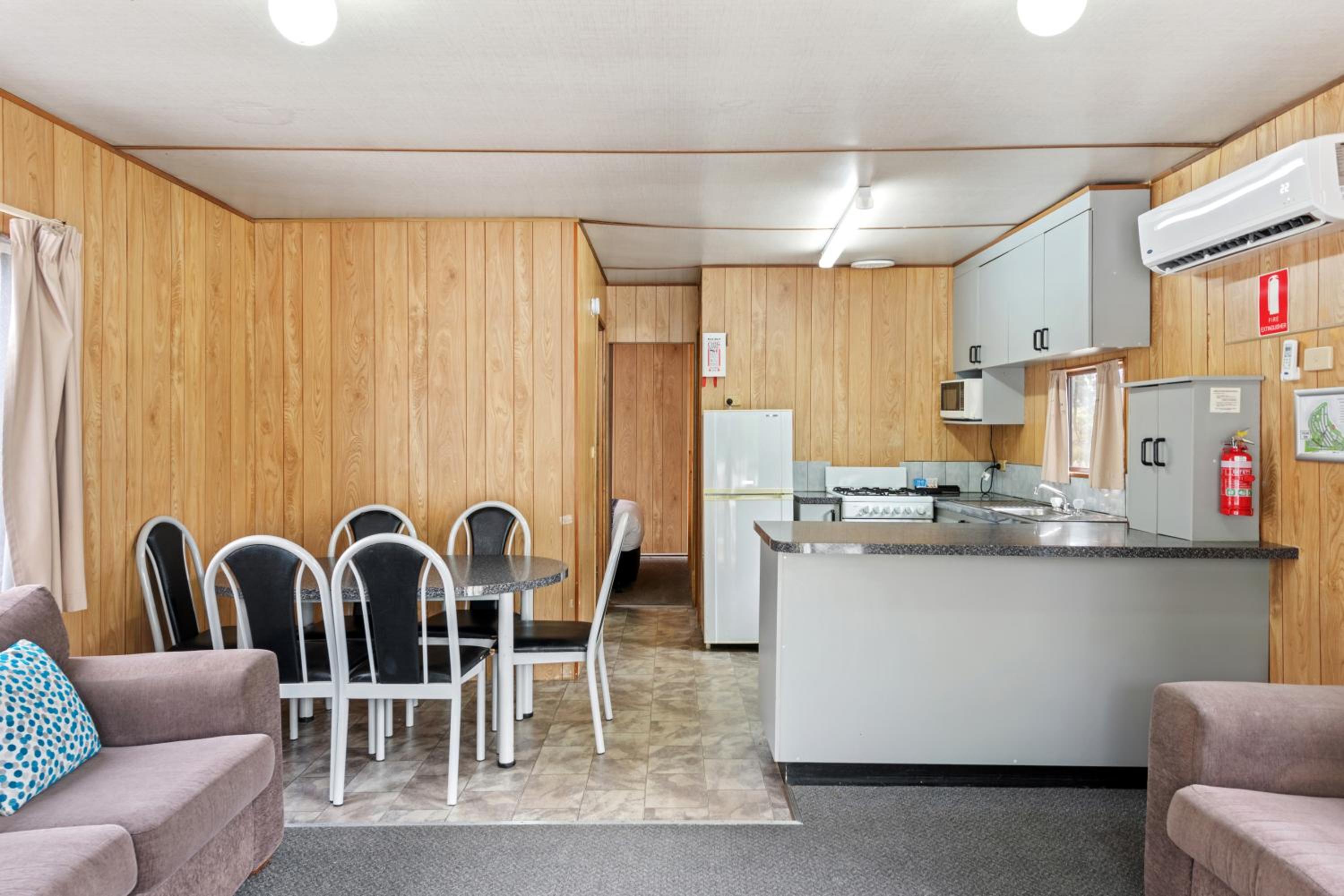 Standard 2 Bedroom Cabin - Sleeps 6 - Photo 6