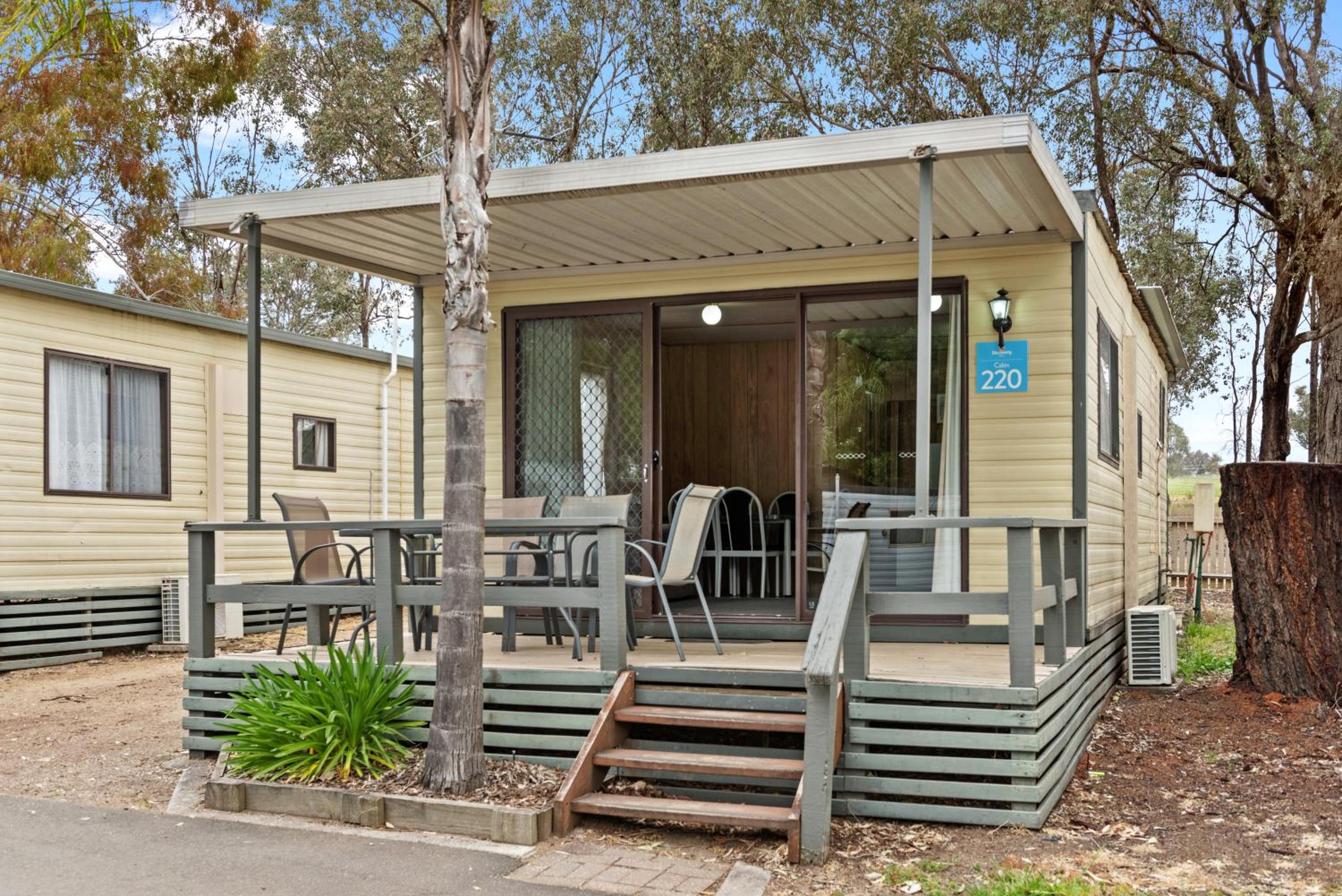 Standard 2 Bedroom Cabin - Sleeps 6 - Photo 7