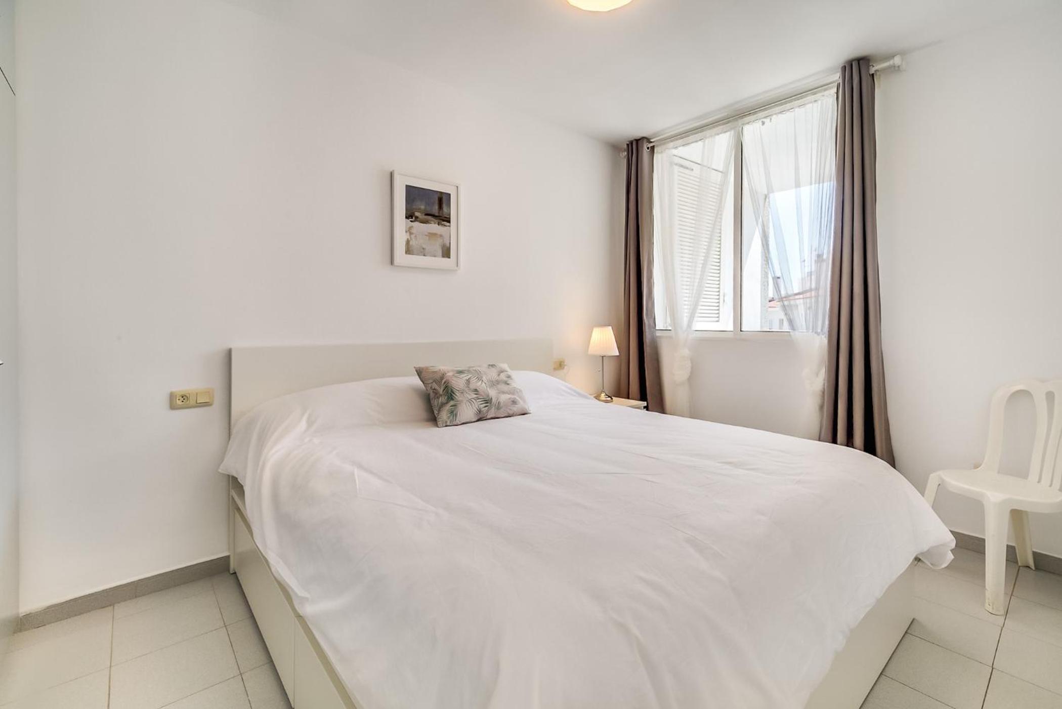Apartamento con Balcón