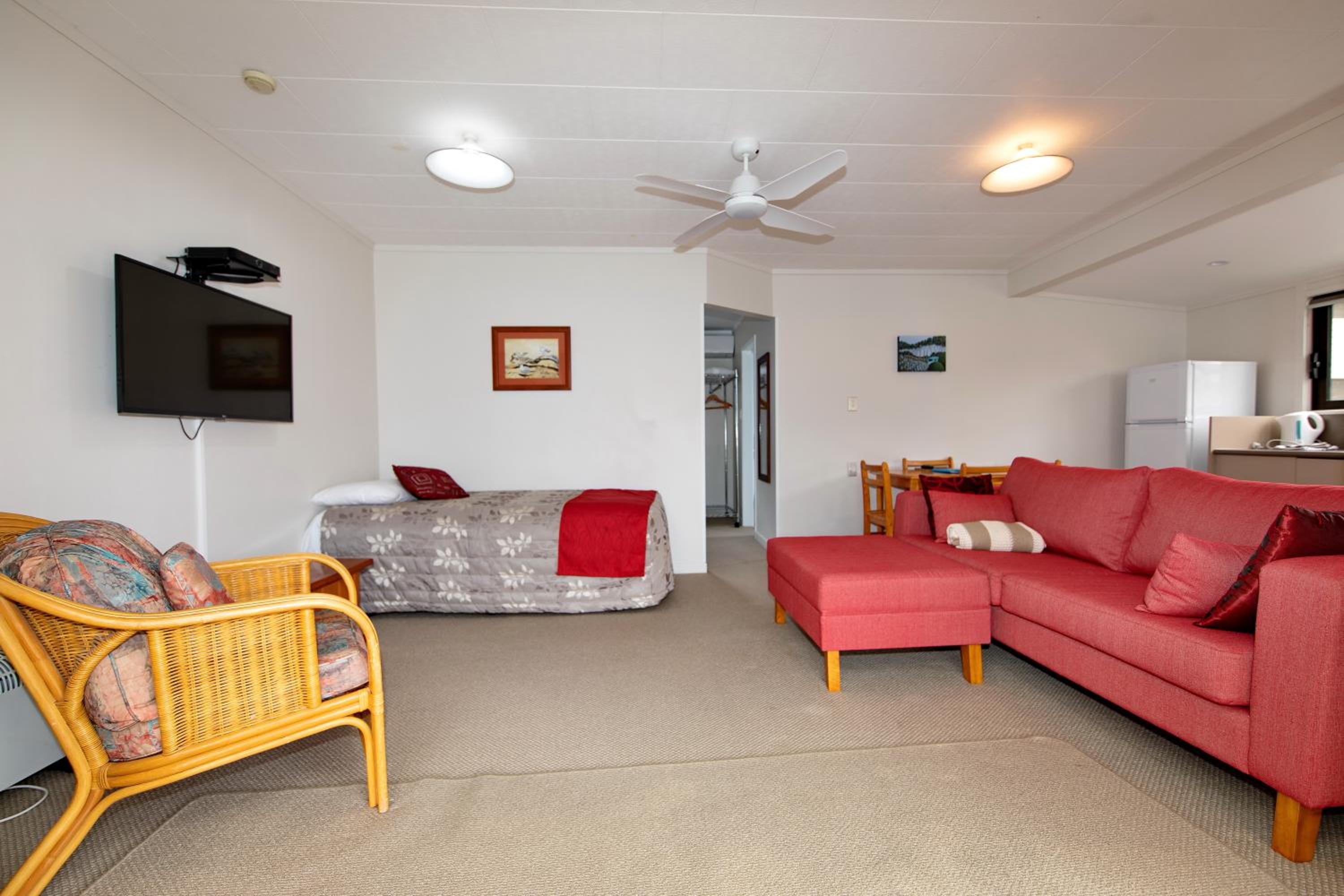 One-Bedroom Apartment with Terrace - 5 photo 1