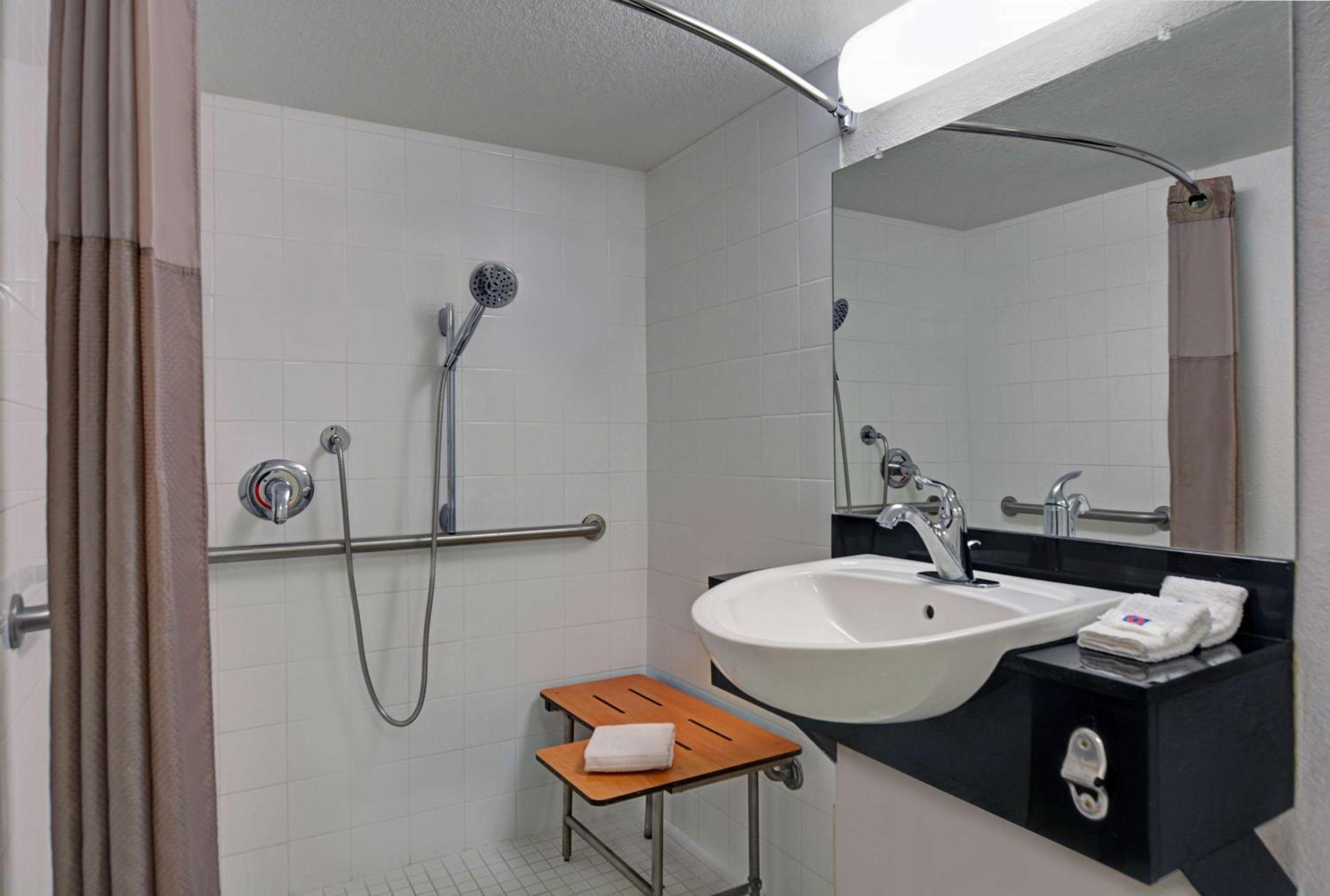 Double Room - Disability Access - Photo 7