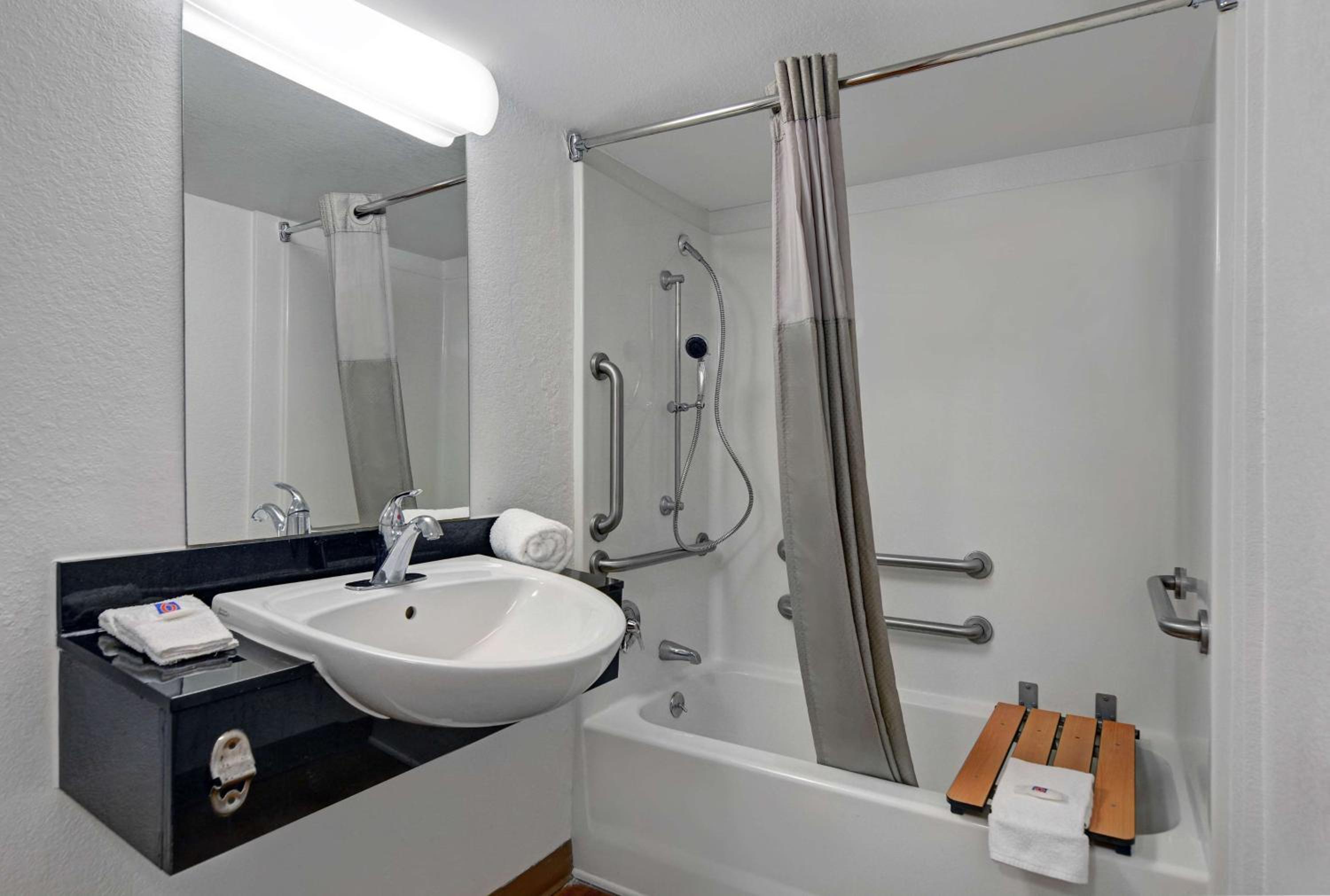 Double Room - Disability Access - Photo 5