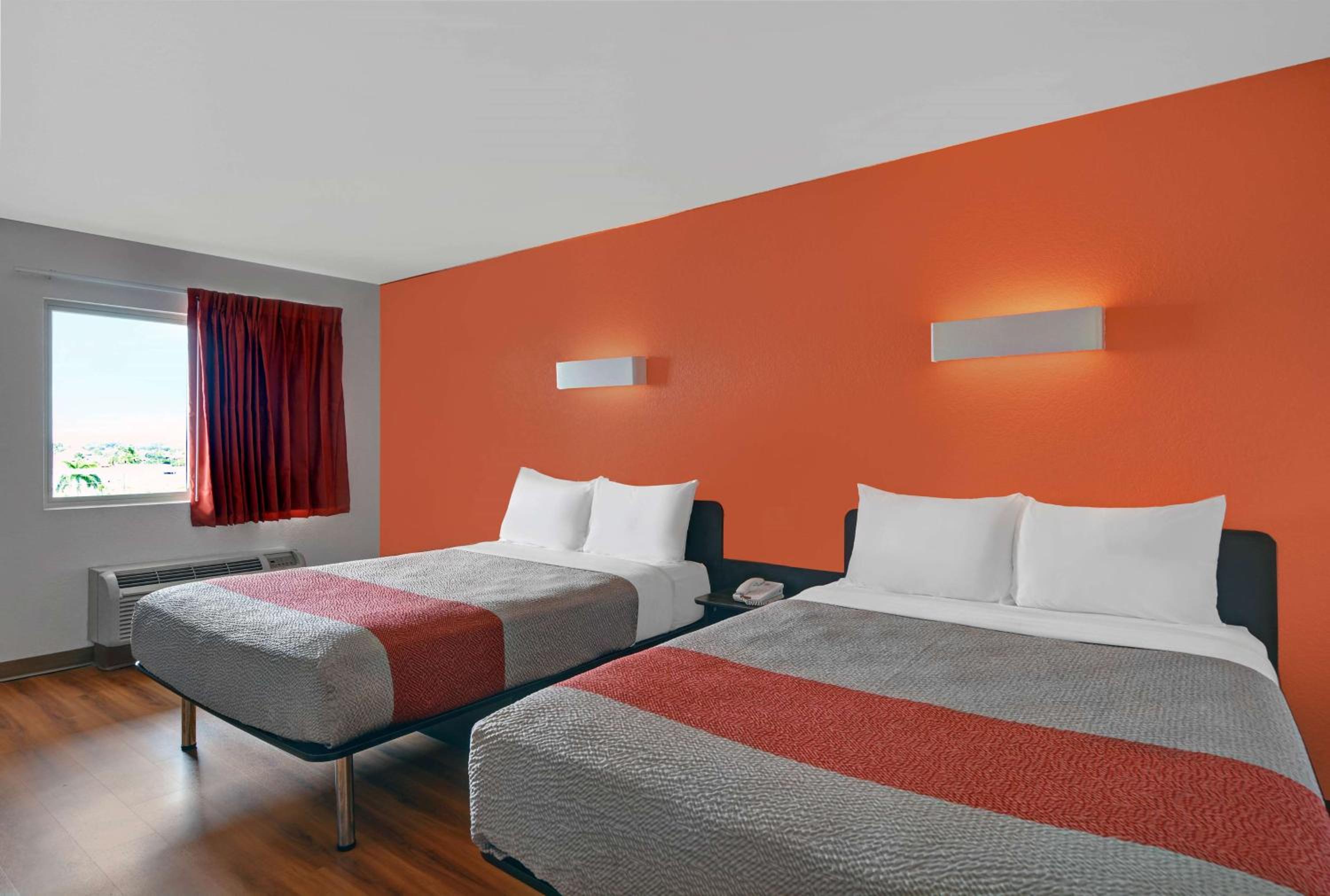 Queen Room with Two Queen Beds - Photo 6