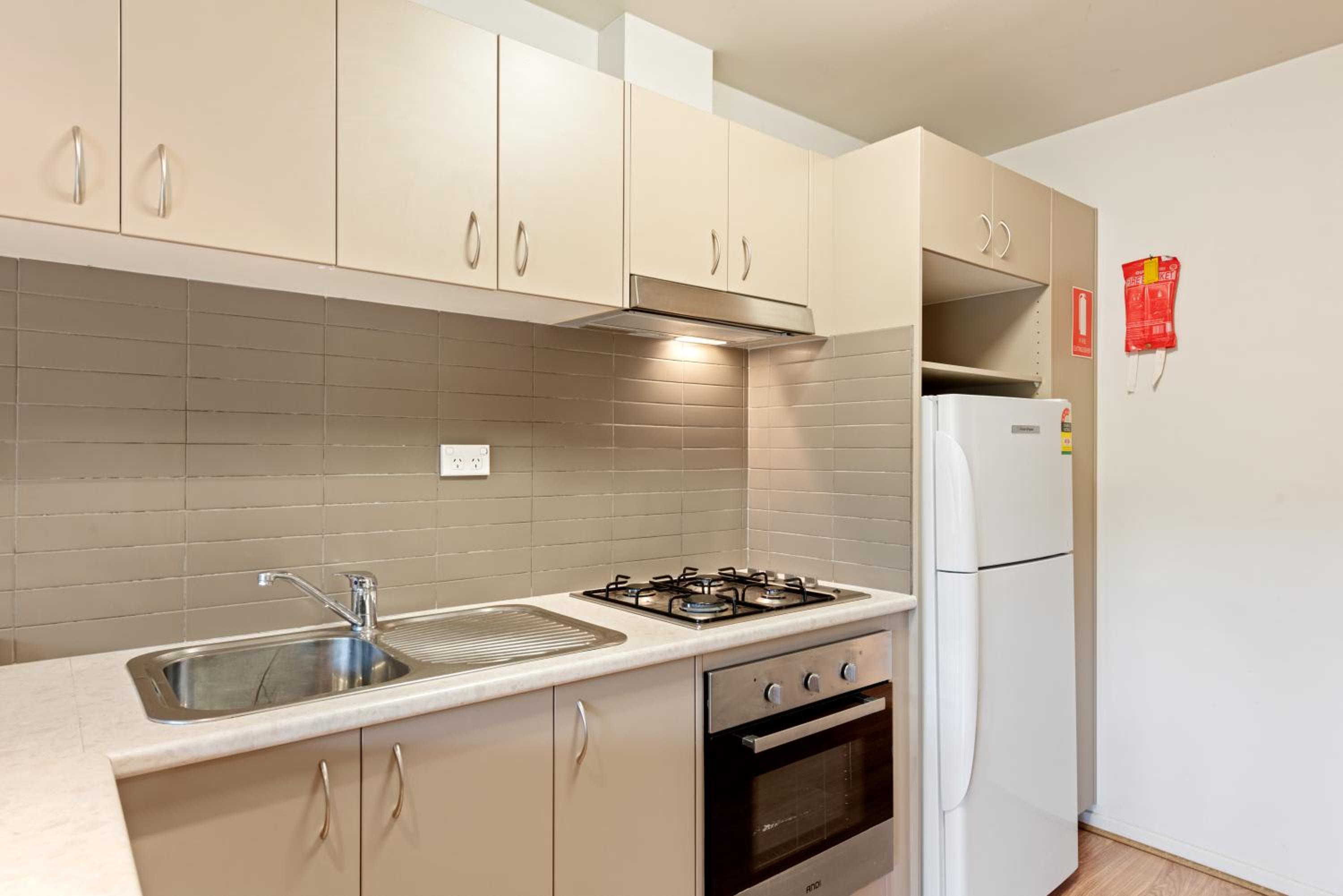 Deluxe 3 Bedroom Duplex Cabin - Photo 5