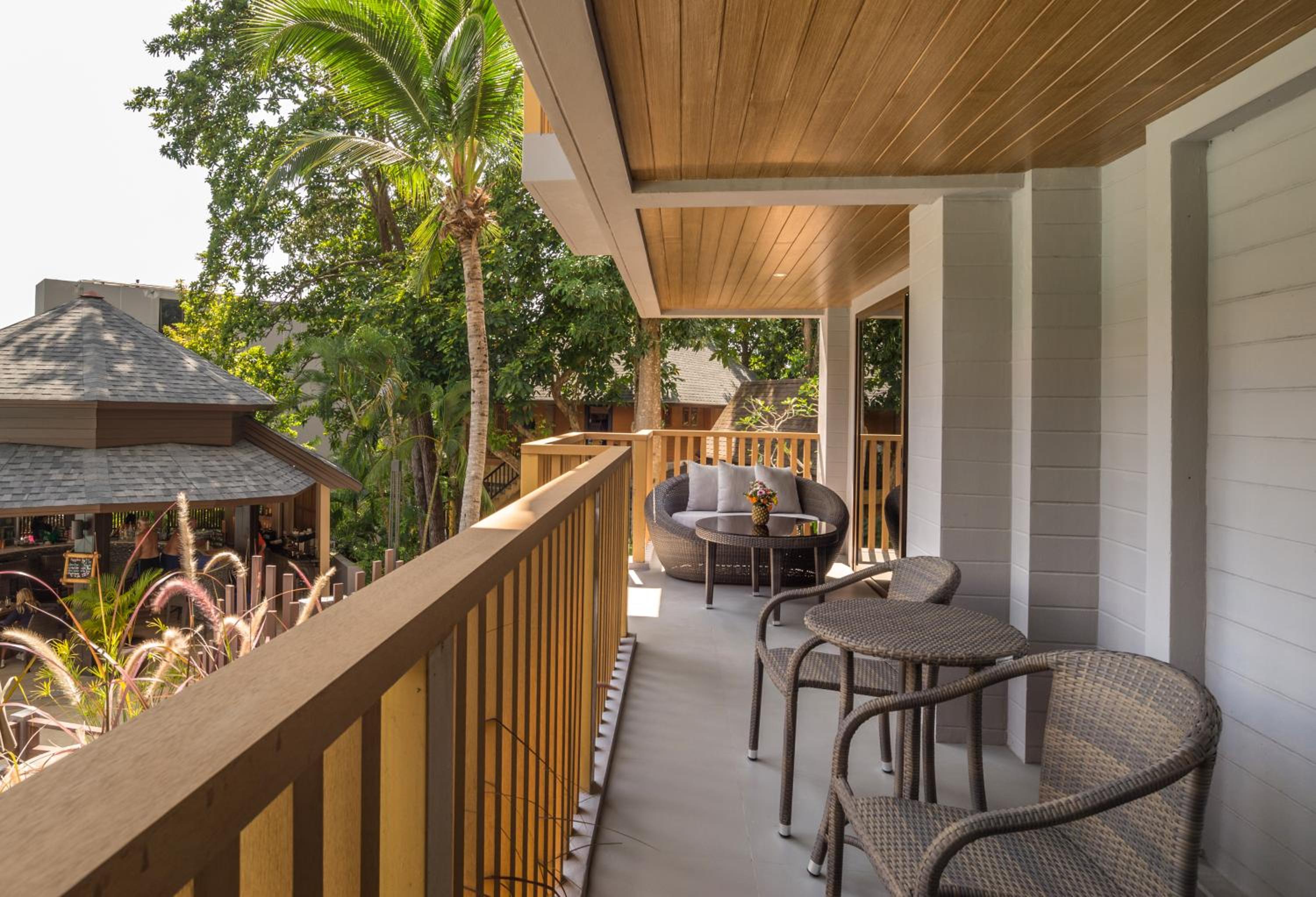 Family King Suite with One Bunk Bed/Pool View/Balcony