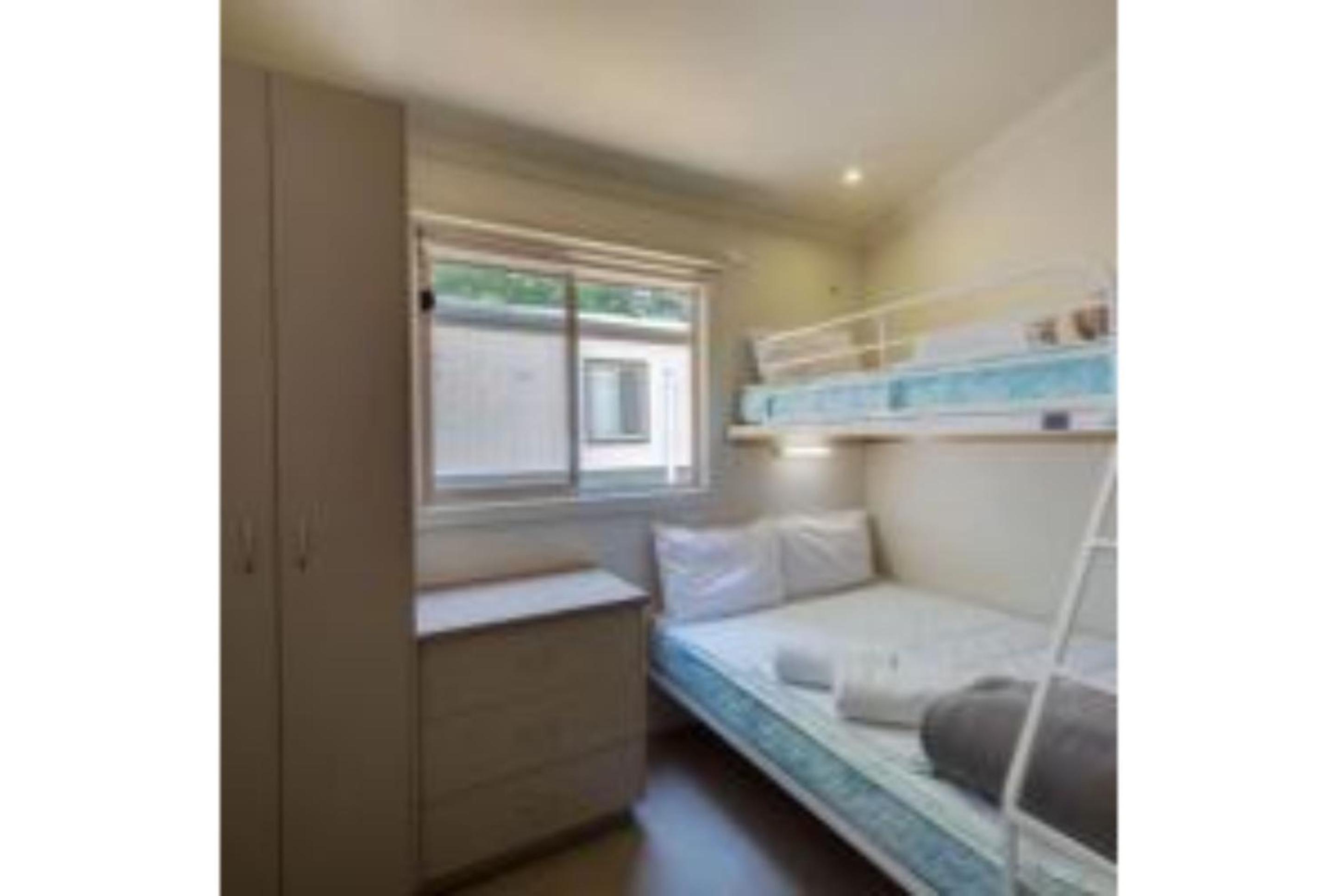 Deluxe Cabin - Sleeps 5 - Photo 4