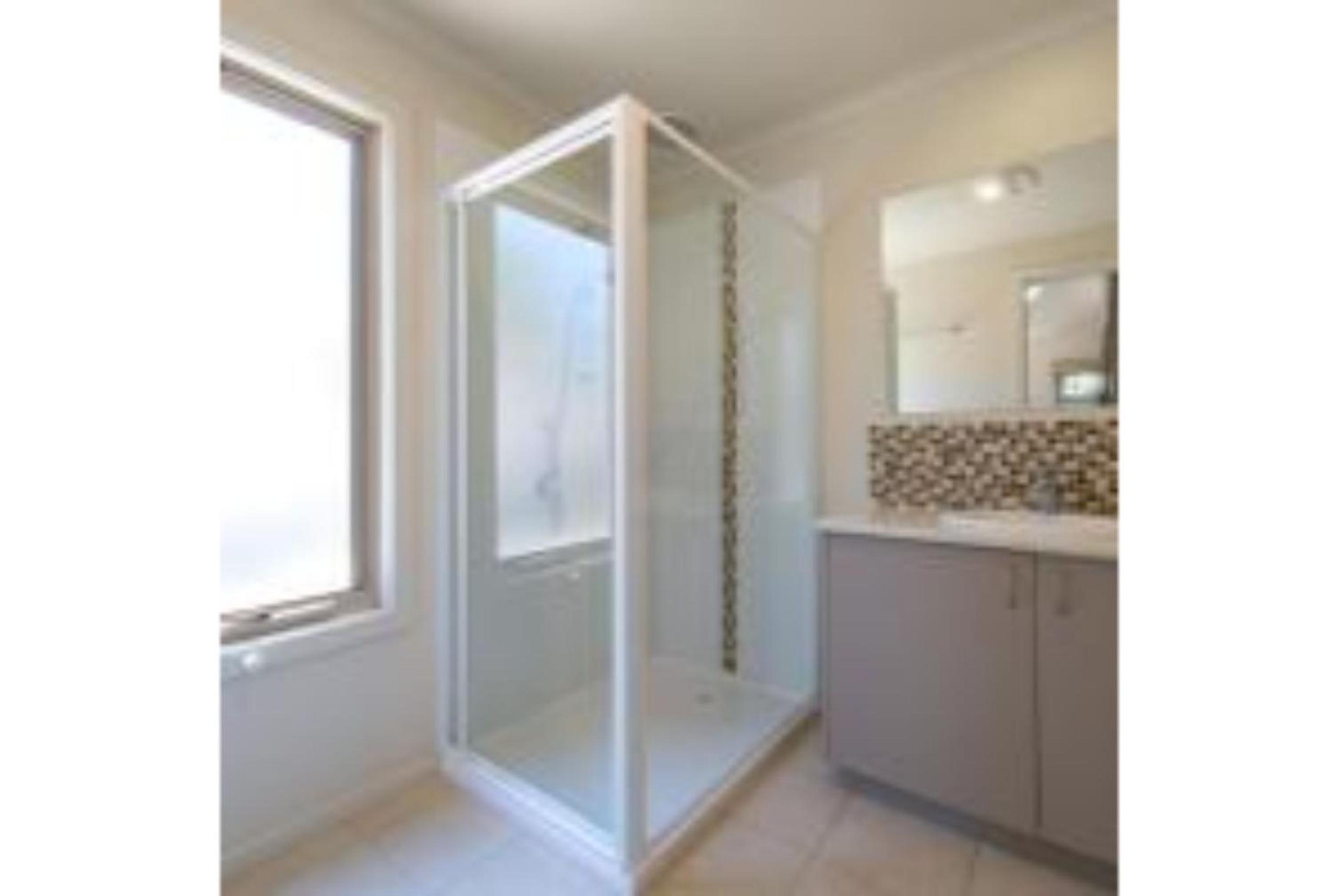 Deluxe Cabin - Sleeps 5 - Photo 3