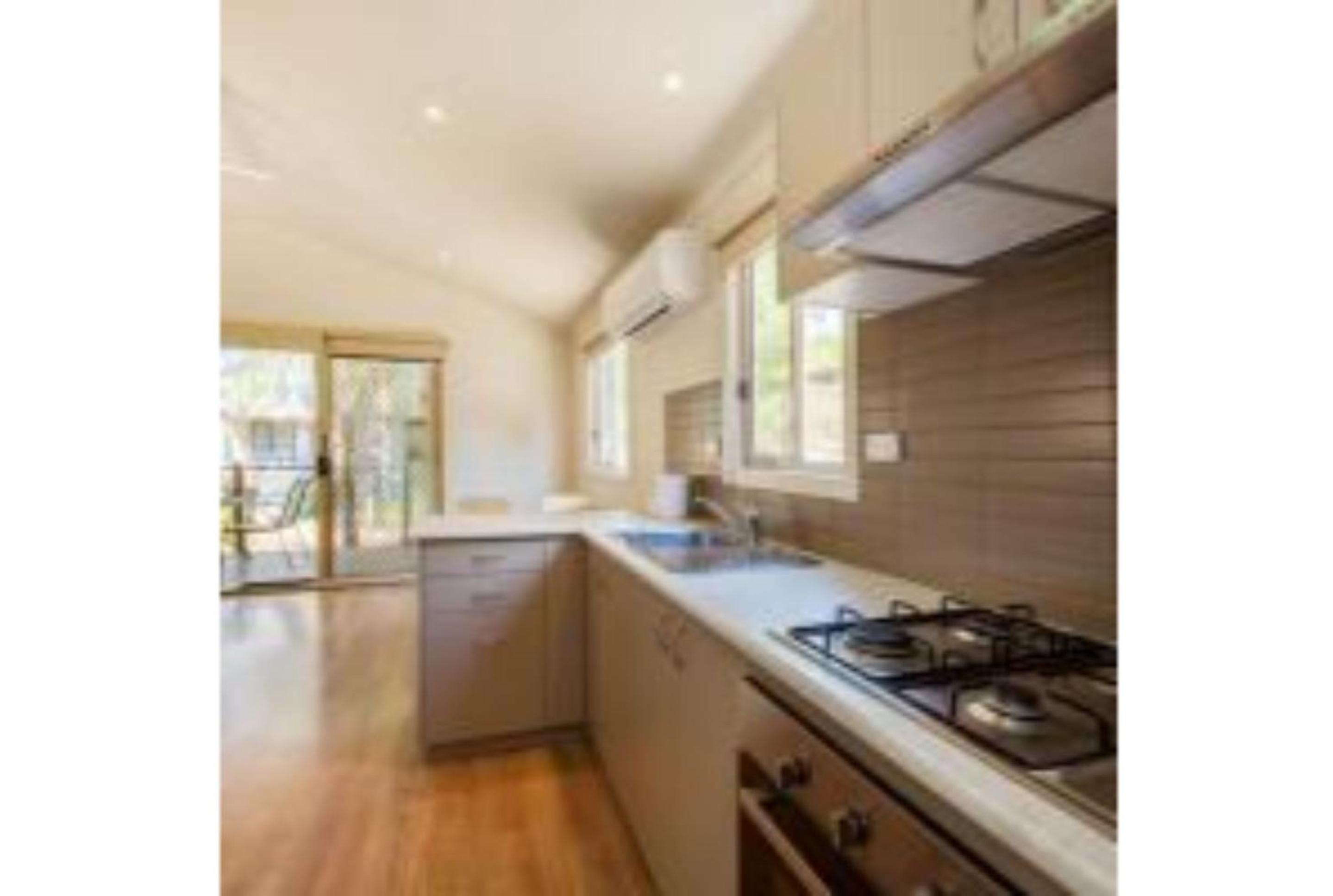 Deluxe Cabin - Sleeps 5 - Photo 6
