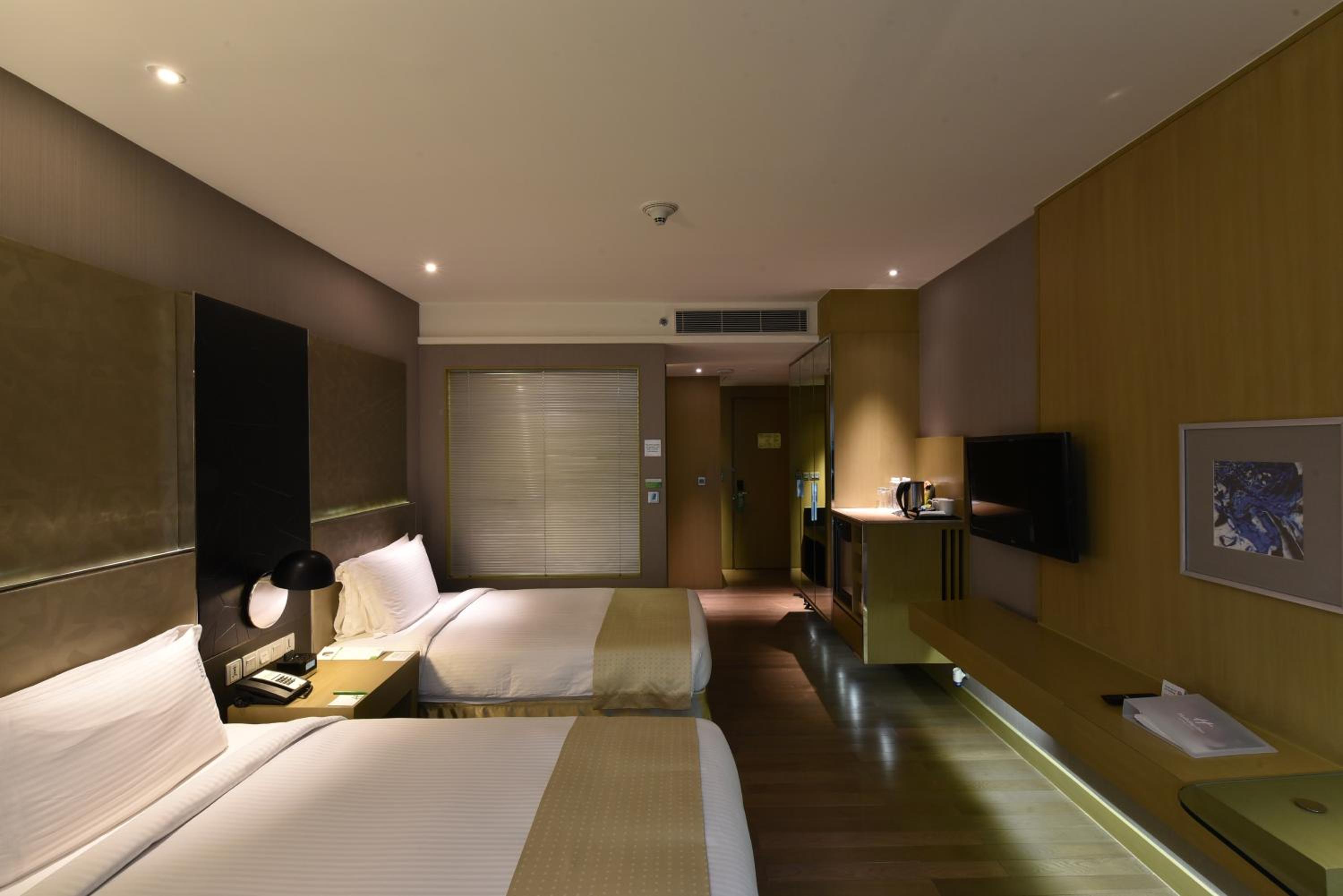 Two Twin Beds Standard-Non-Smoking Pool View