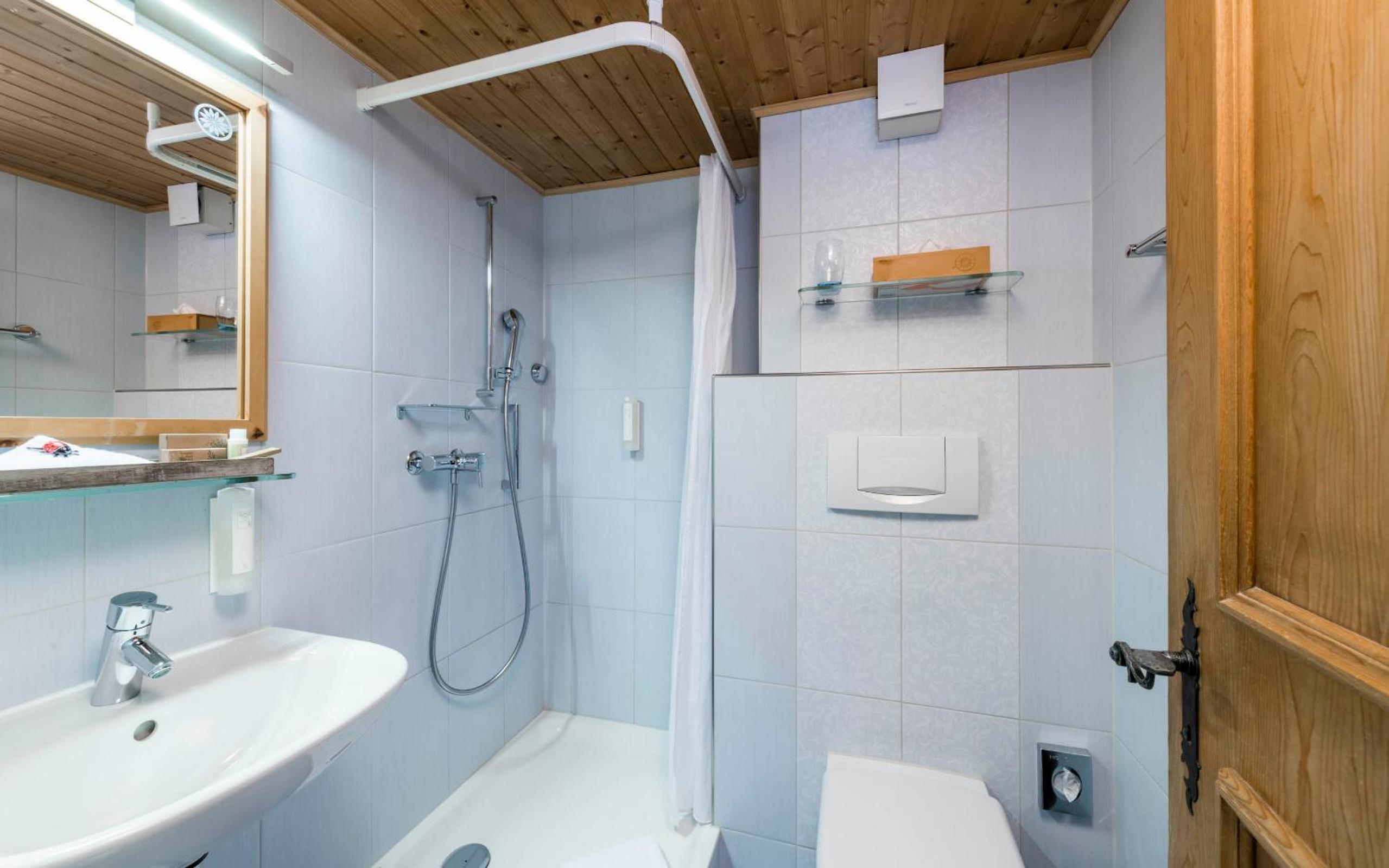 Economy Twin Room with separate beds   - Photo 2