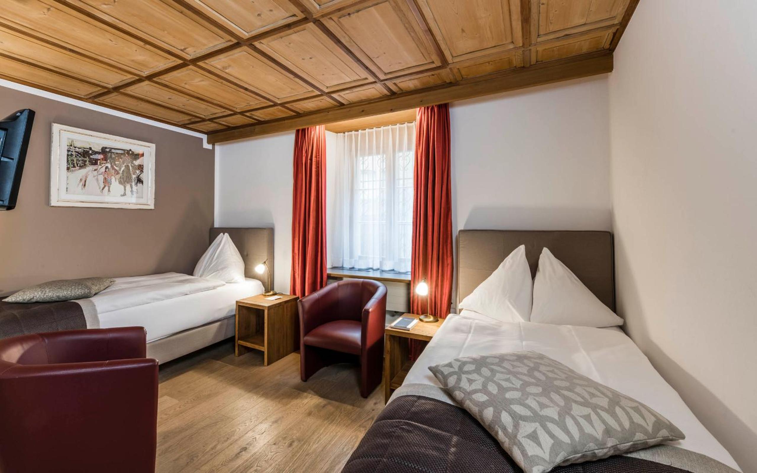 Economy Twin Room with separate beds   - Photo 3