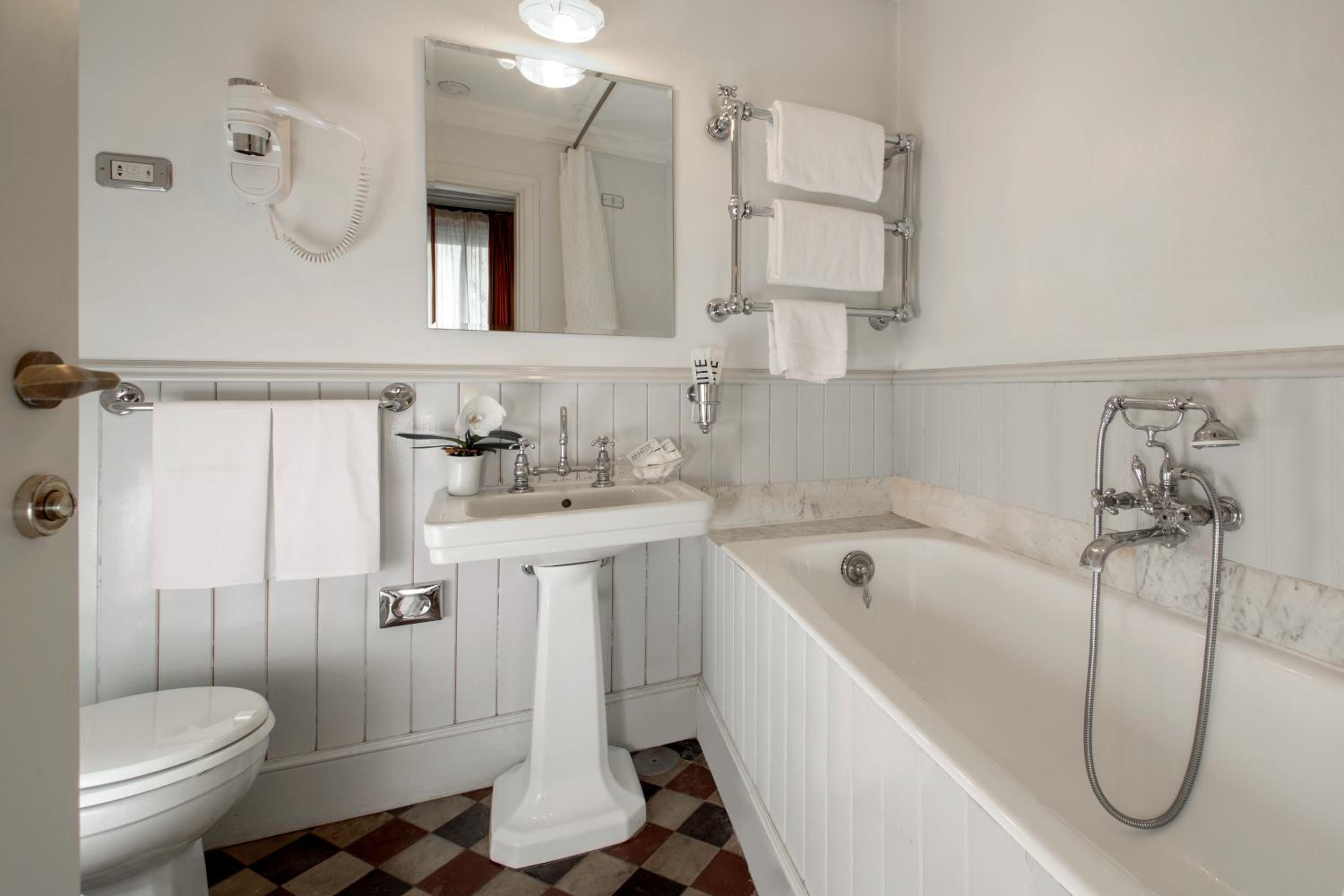 Superior Double or Twin Room photo 3
