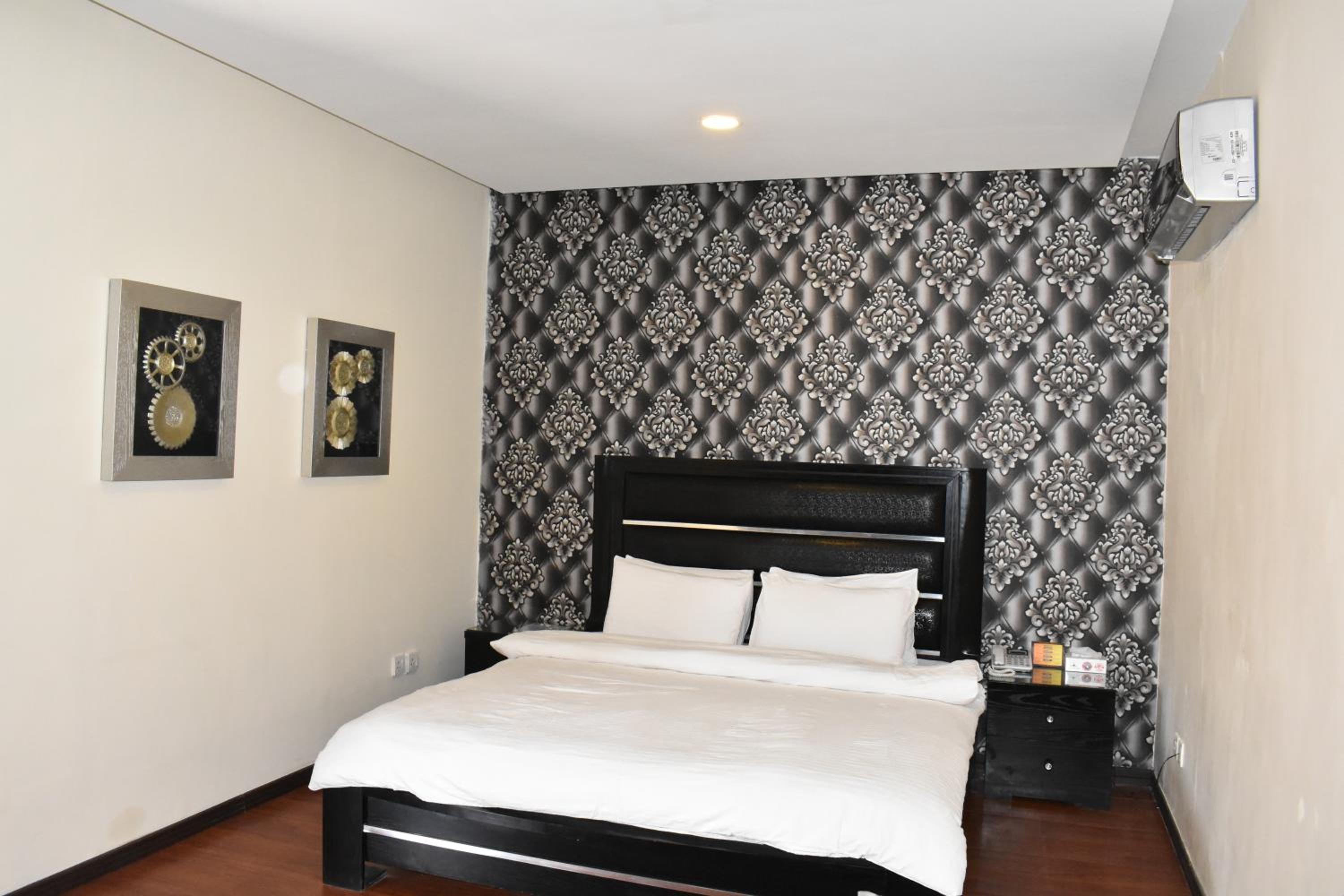 Deluxe Queen Room photo 3