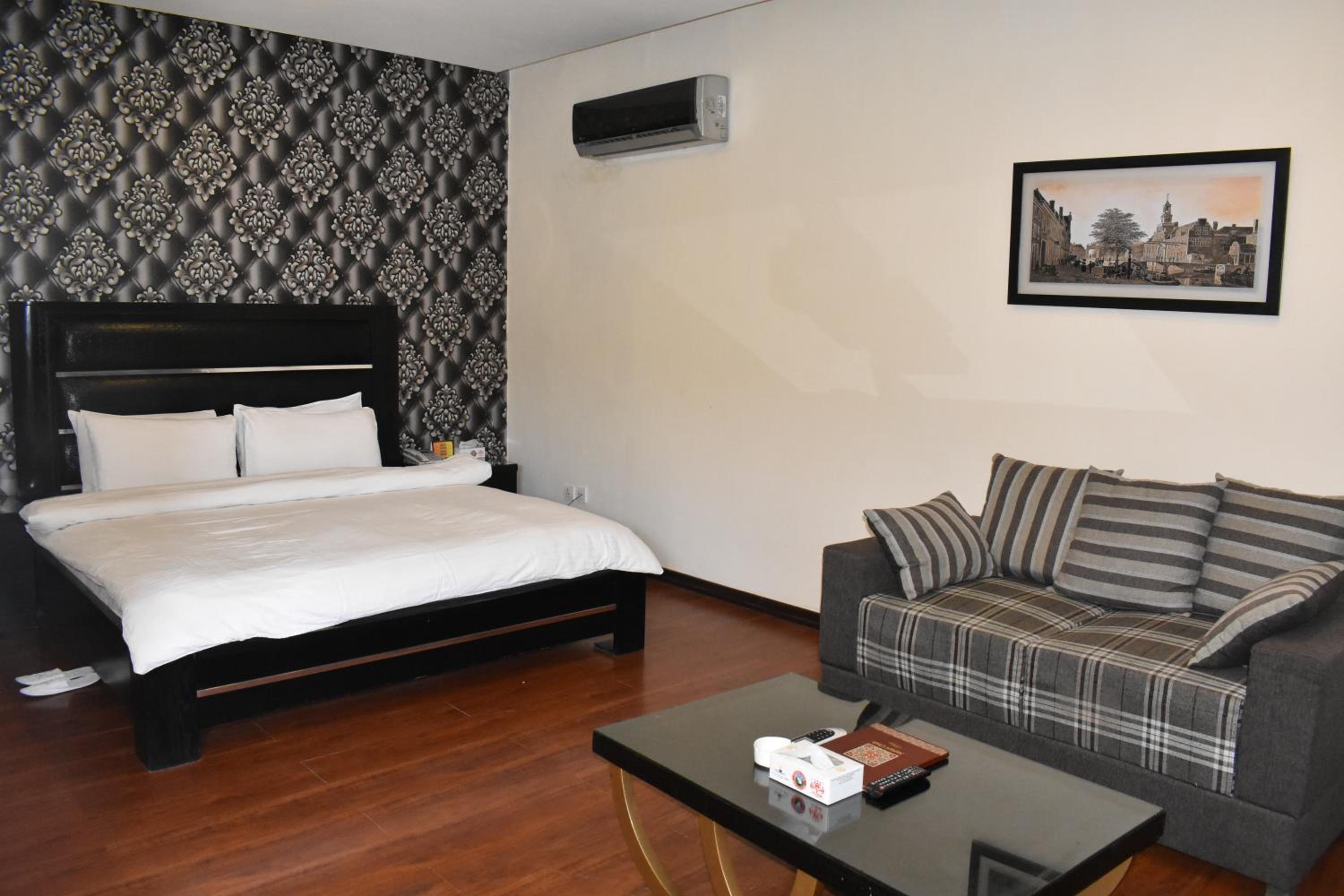 Deluxe Queen Room photo 1