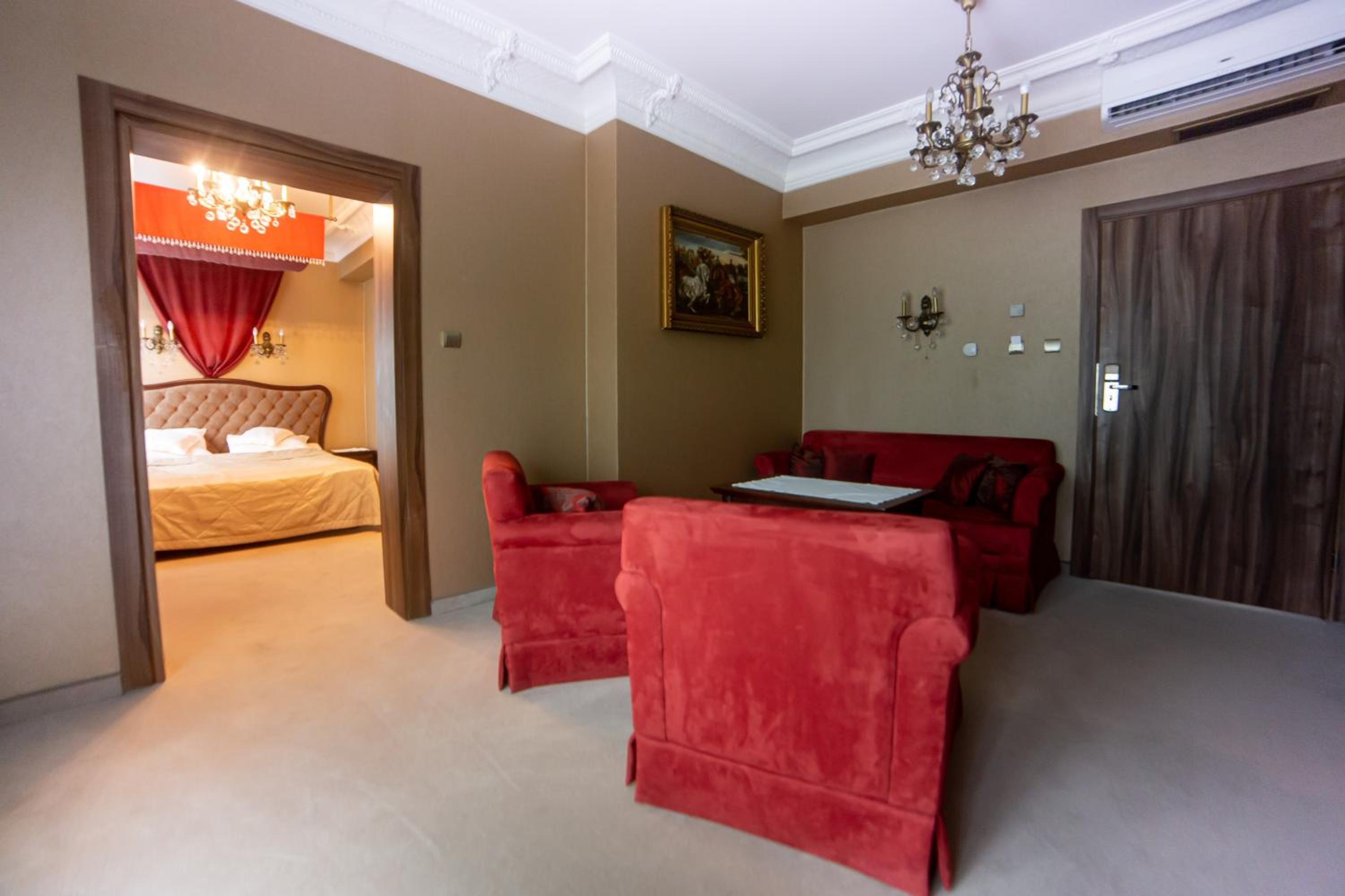 Studio Apartment with King Bed photo 1