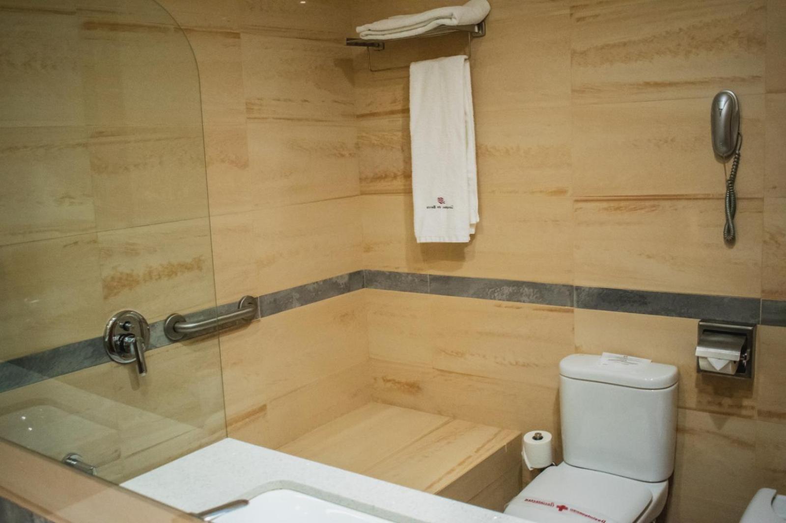 Double or Twin Room - Photo 8