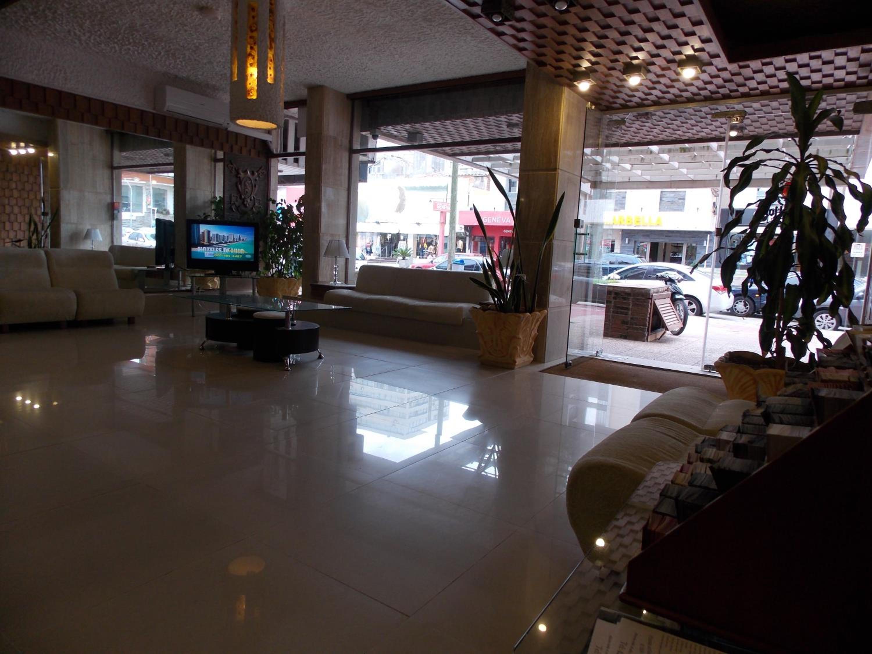 Standard Twin Room - Photo 14