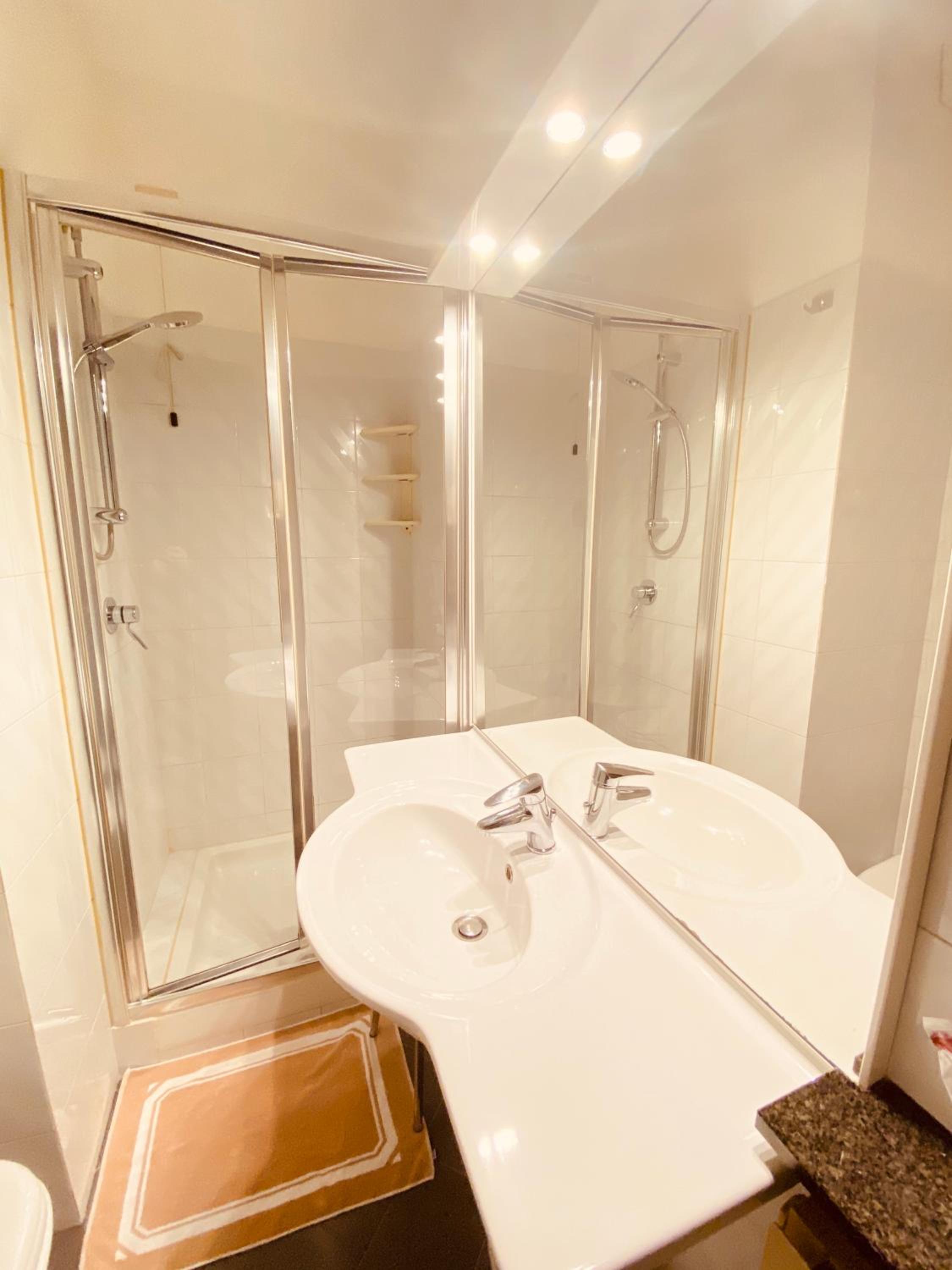 Double Room with Extra Bed photo 3