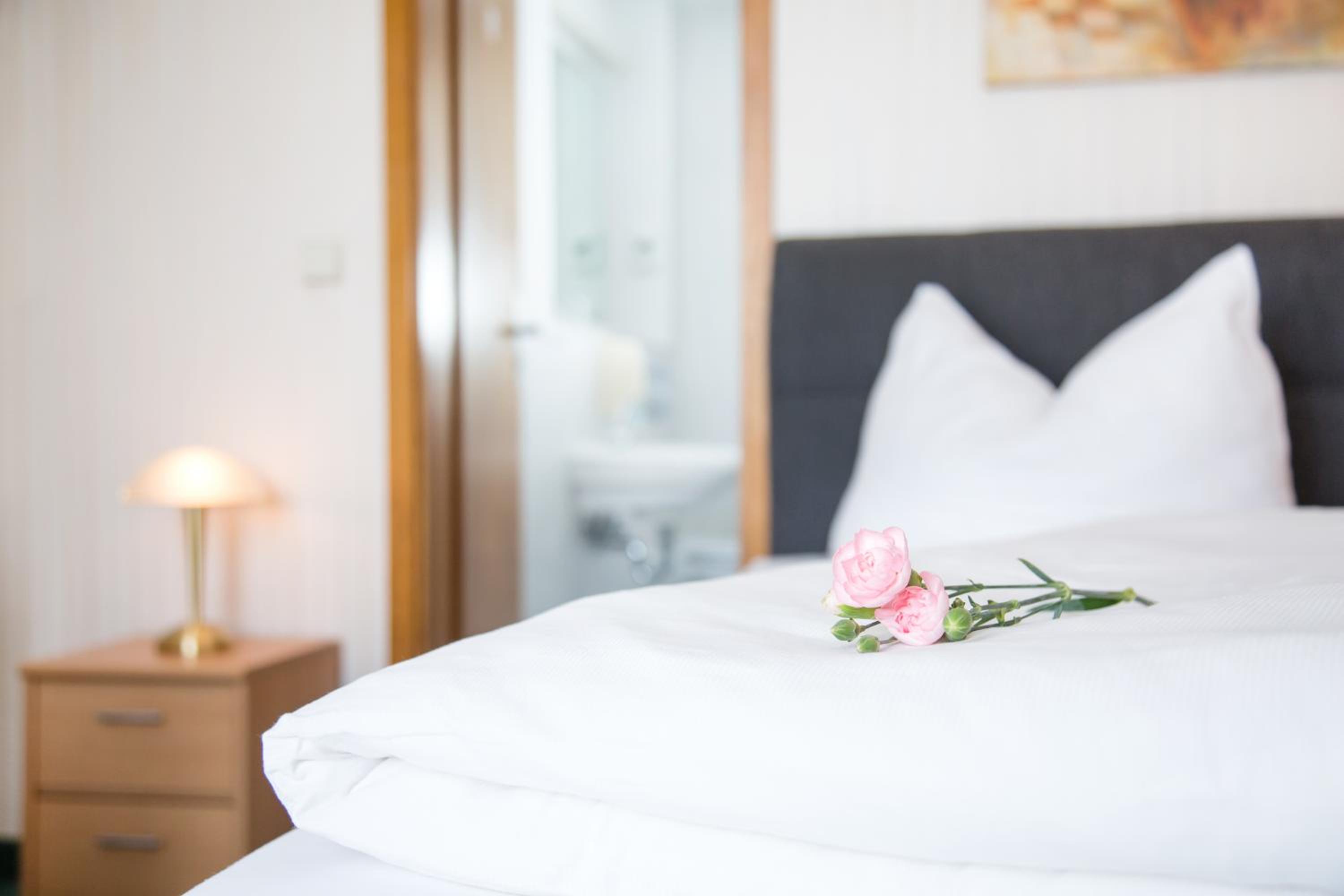Standard Double Room - Photo 8