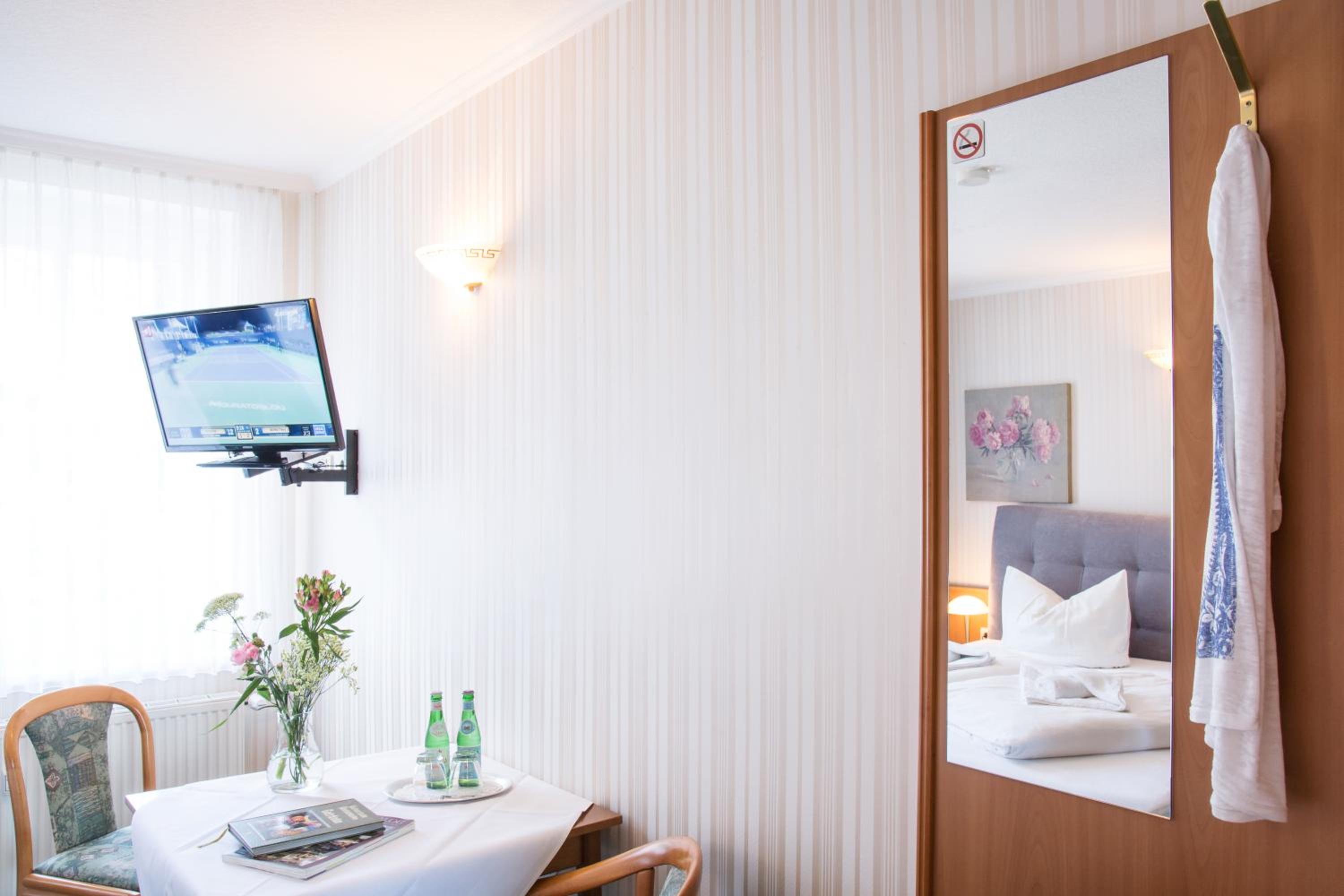 Standard Double Room - Photo 5