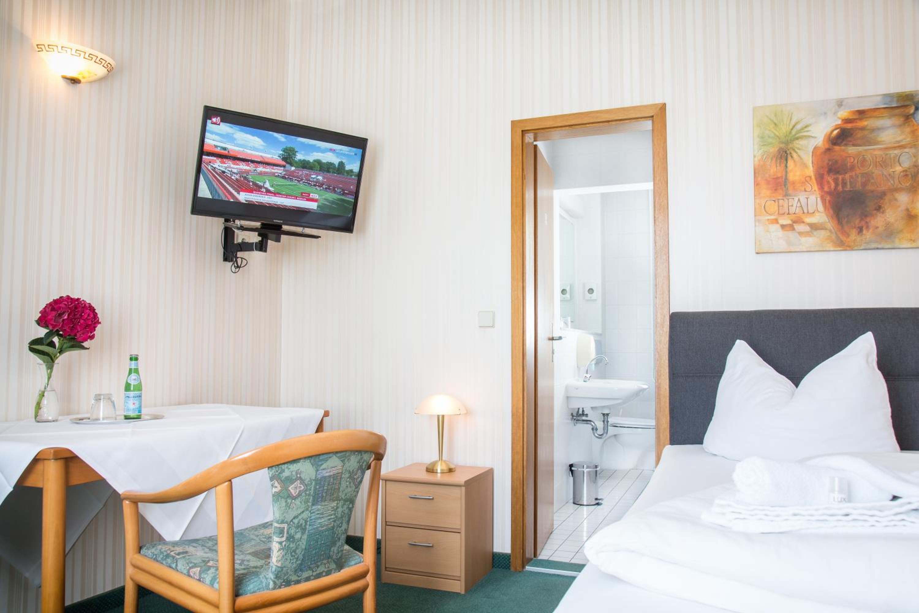 Standard Double Room - Photo 2