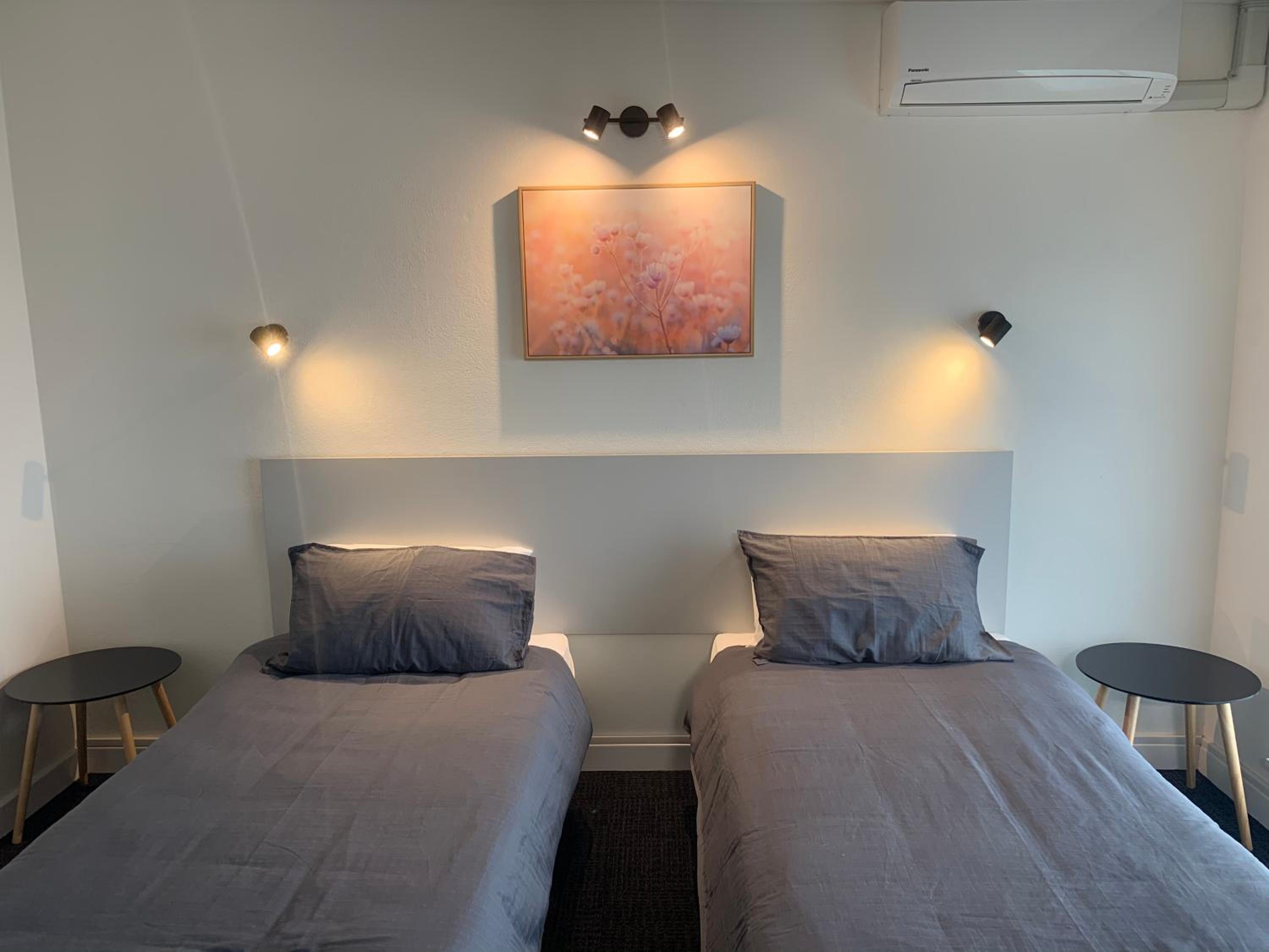 Twin Room With Private Bathroom photo 3