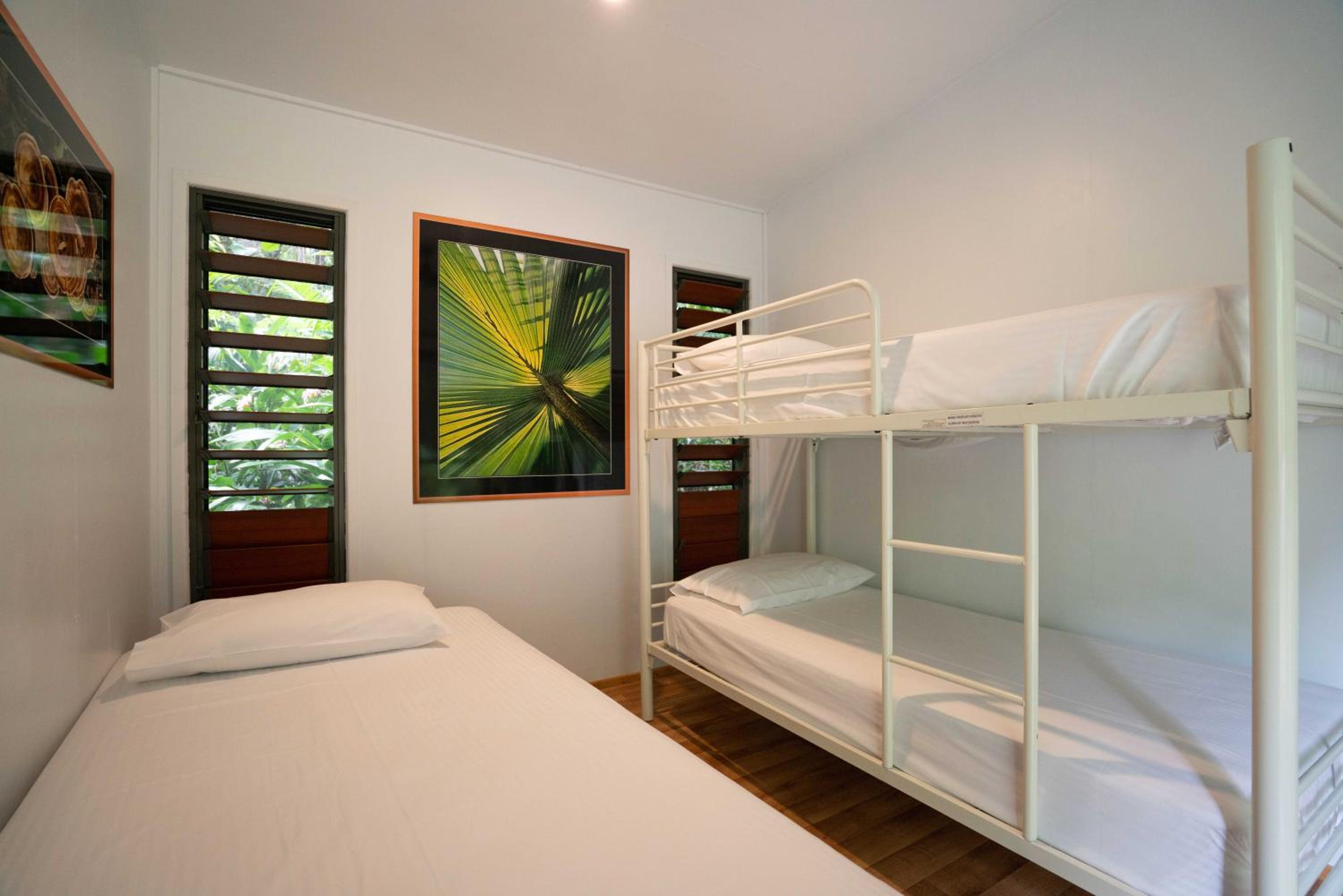 Quadruple Room with Shared Bathroom photo 2