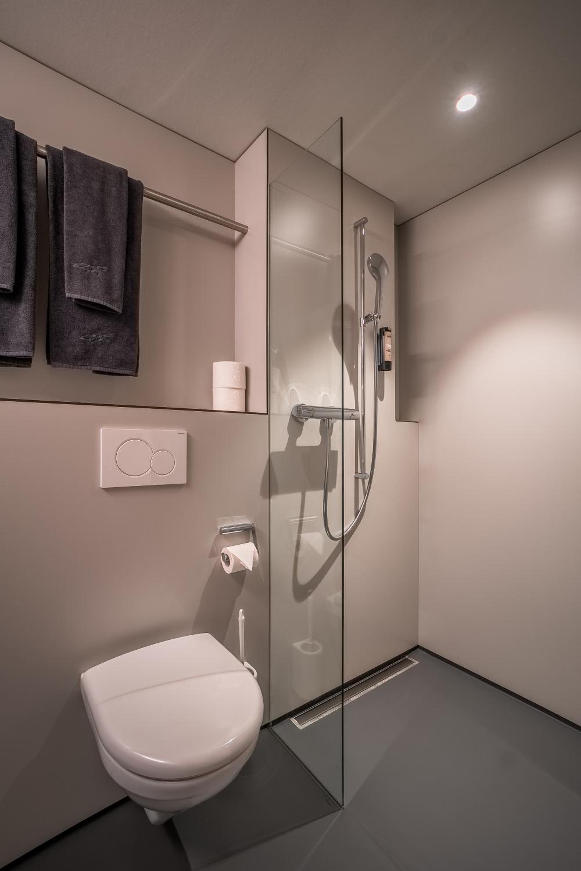Double Room with City View - Photo 2