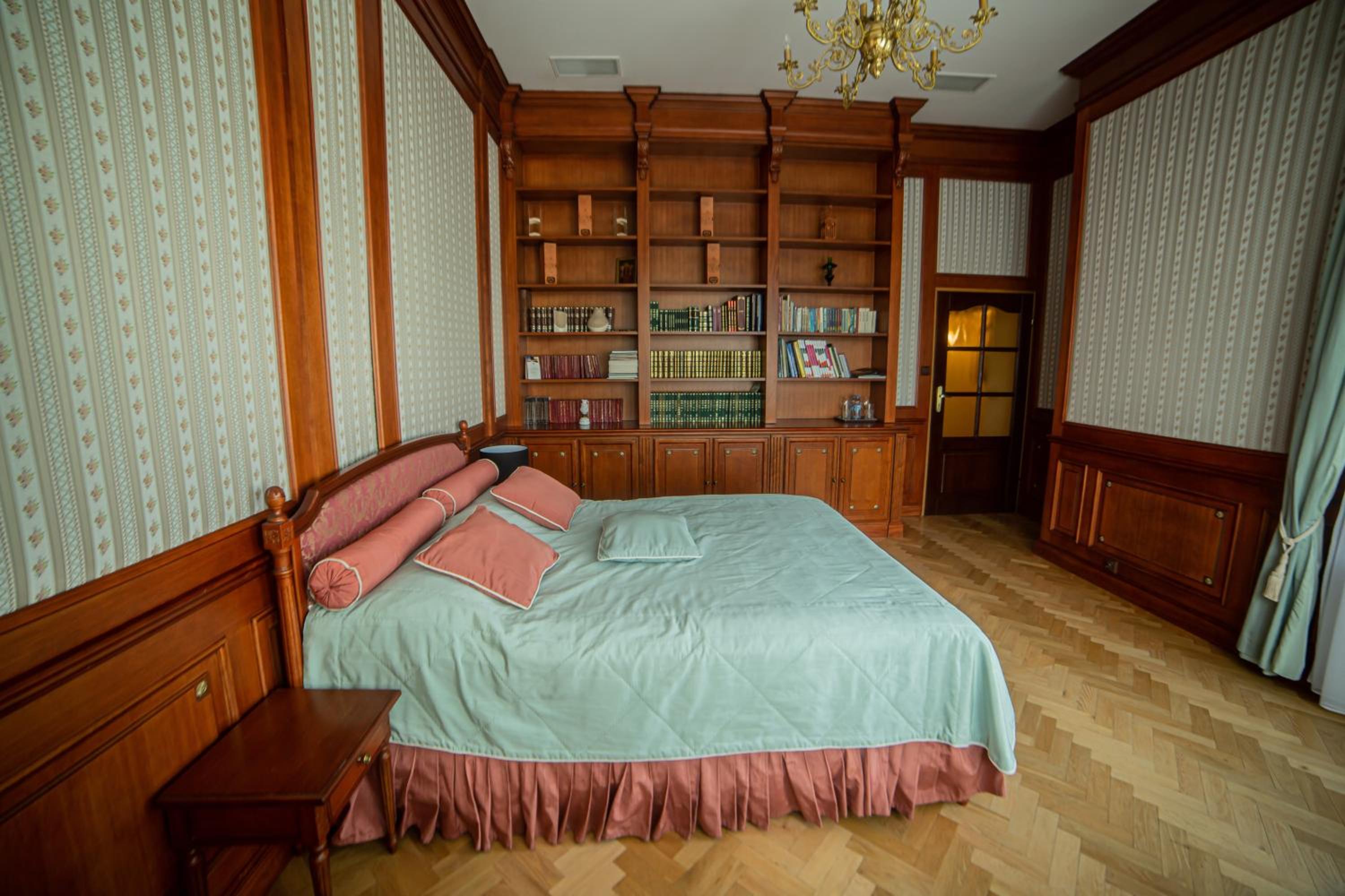 Studio Apartment photo 3
