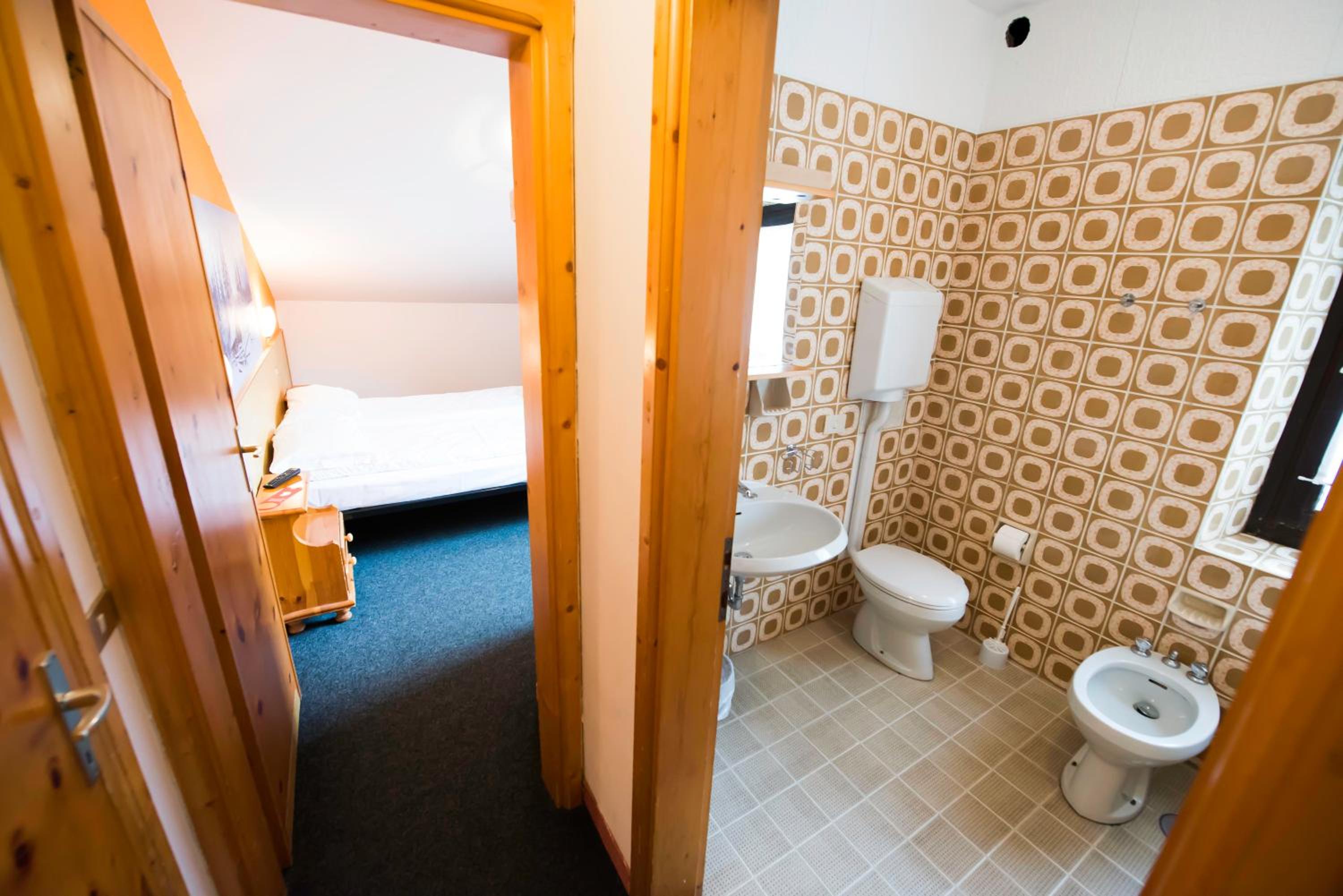Two Connecting Economy Rooms photo 1
