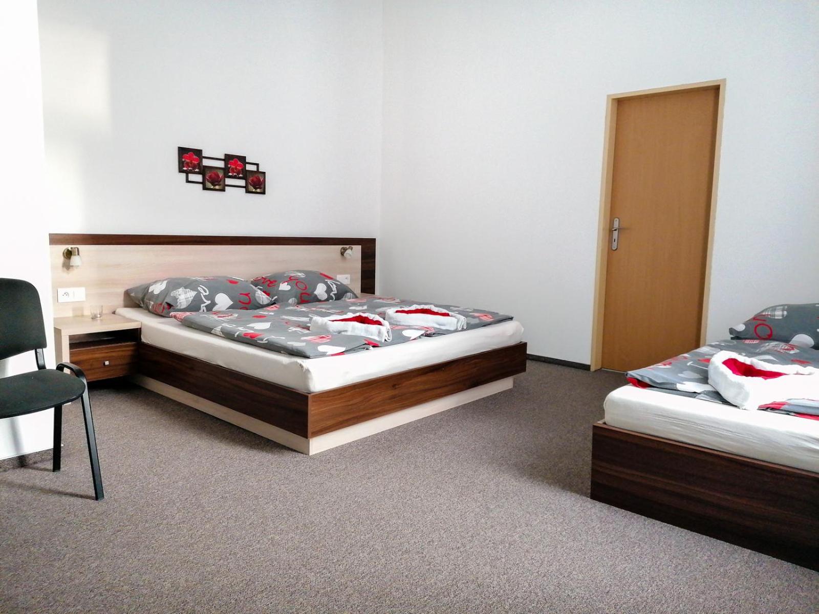 Apartment with Balcony - Photo 6