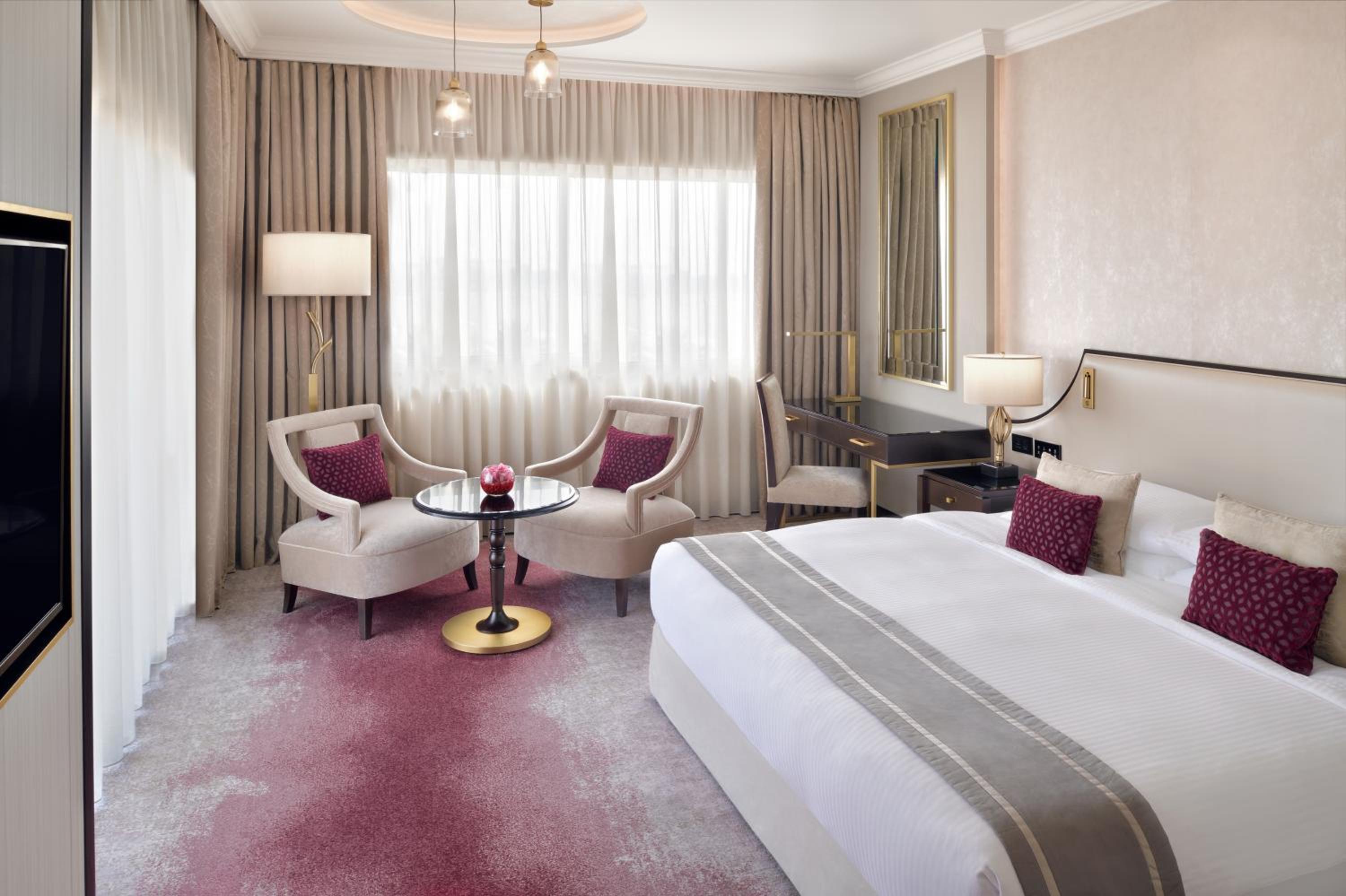 Deluxe King Room - Photo 2