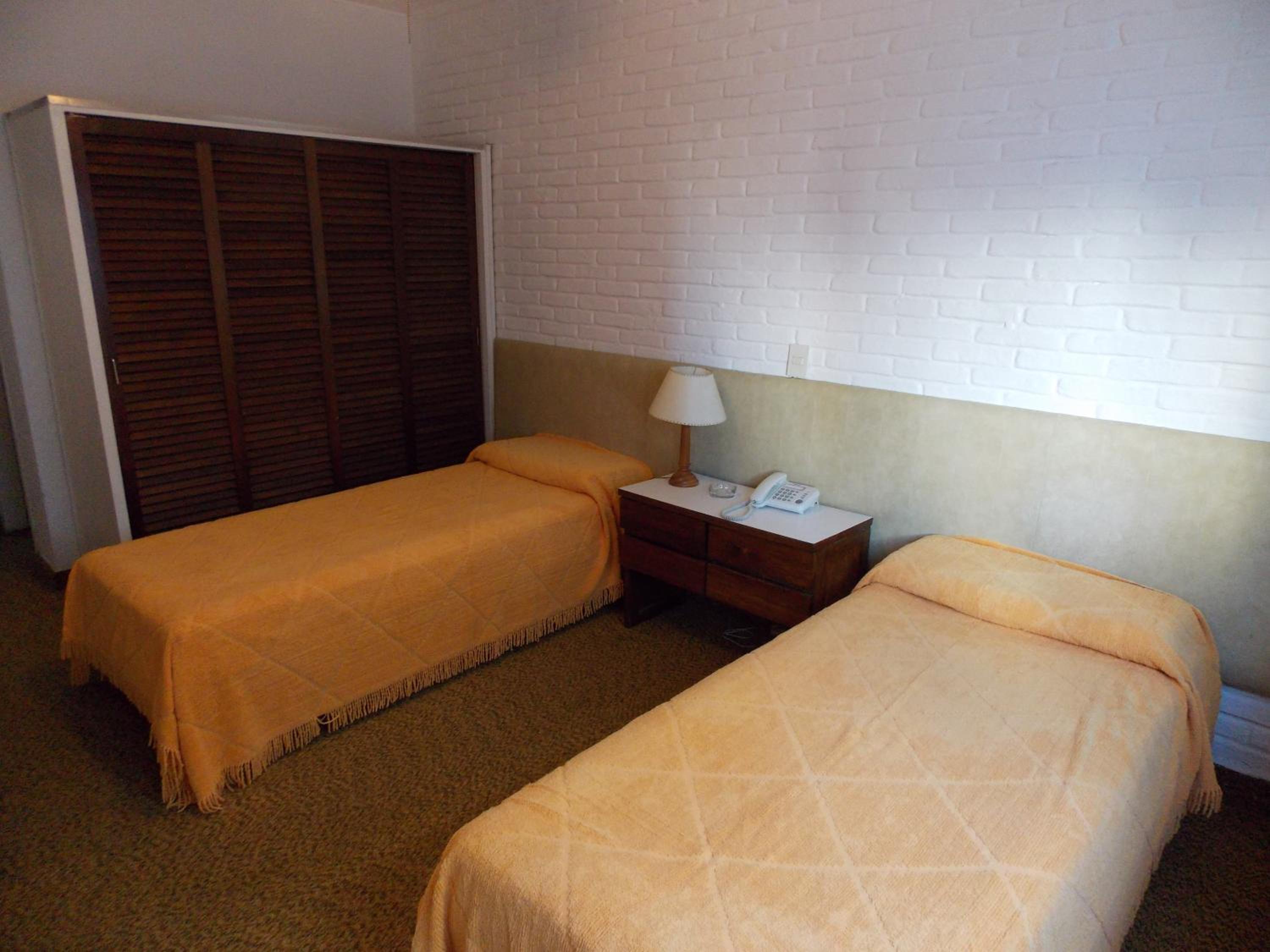 Standard Twin Room - Photo 13