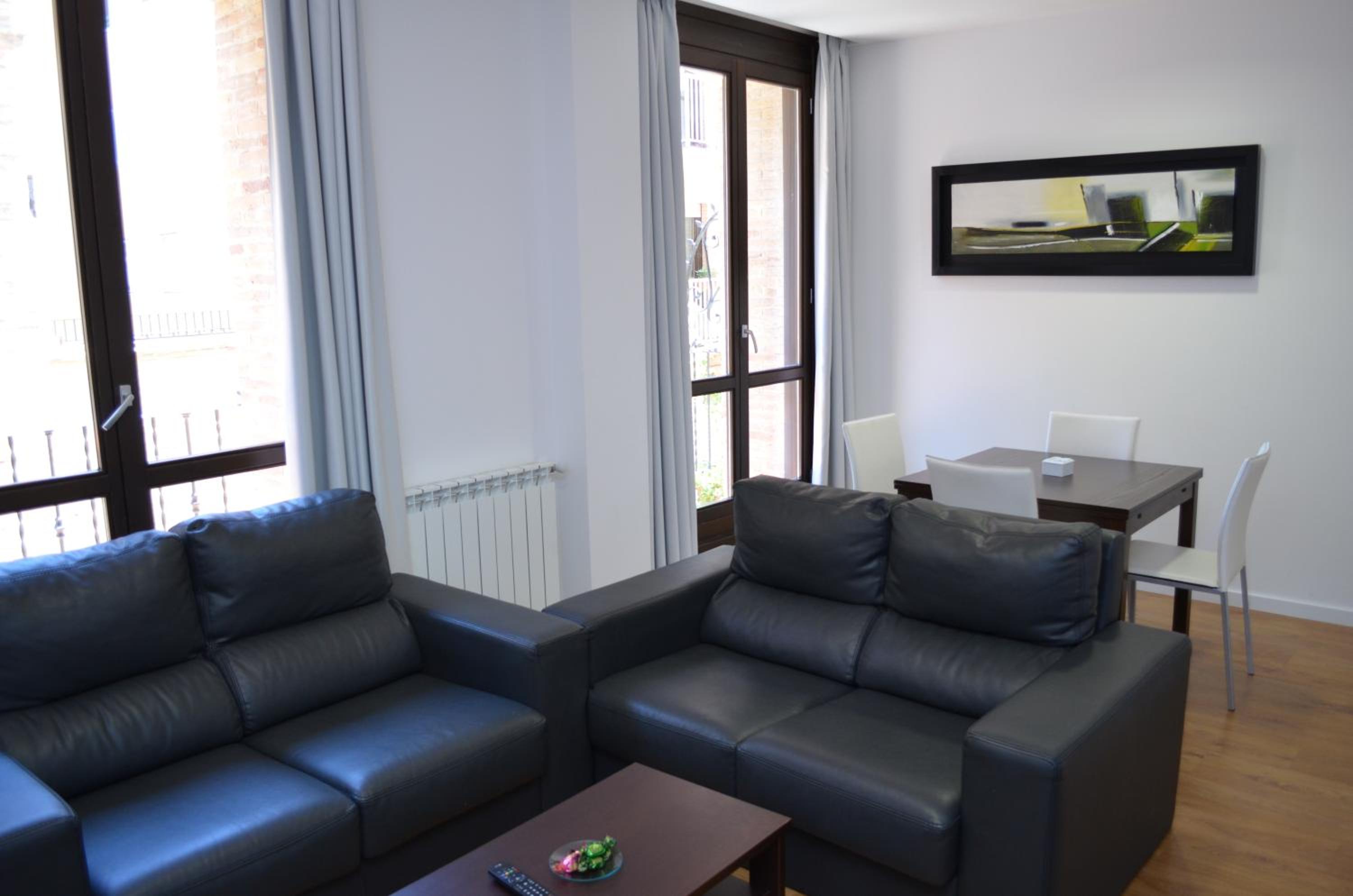 Superior Two-Bedroom Apartment - Photo 4