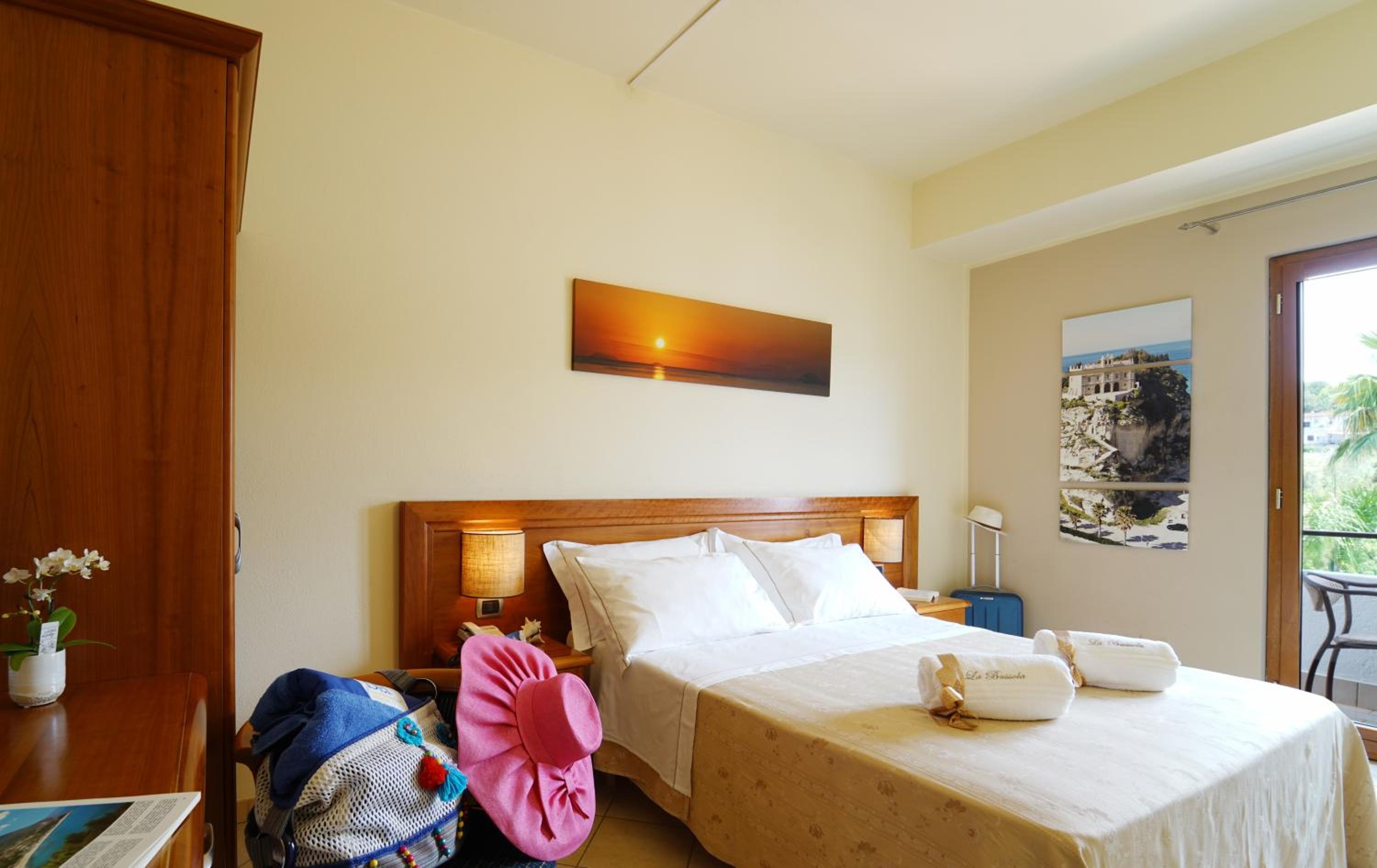 Standard Double or Twin Room - Photo 2